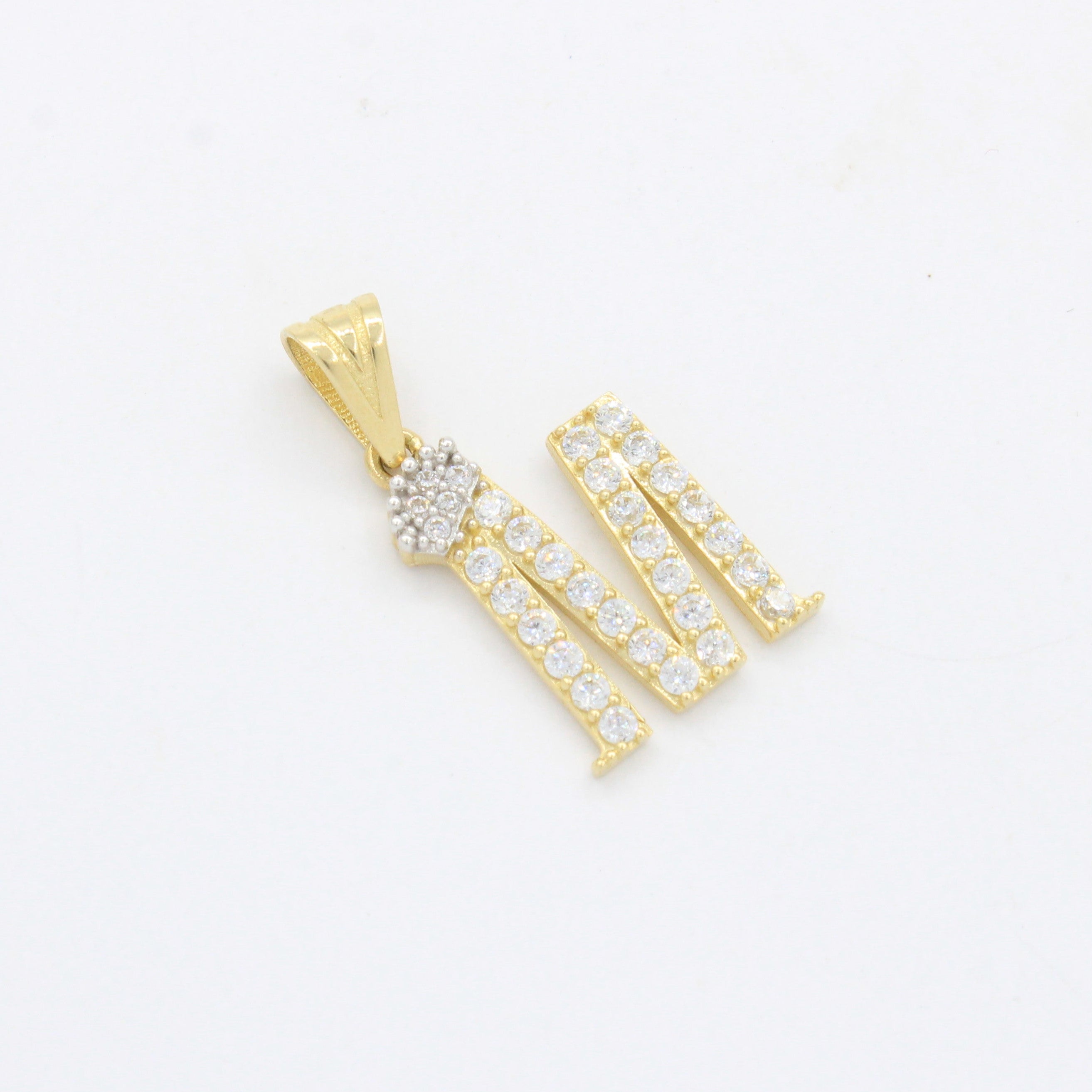 Dije de Oro 14k Modelo de Inicial M Diseñado con Corona e Incrustación de Zirconias mod. 10569