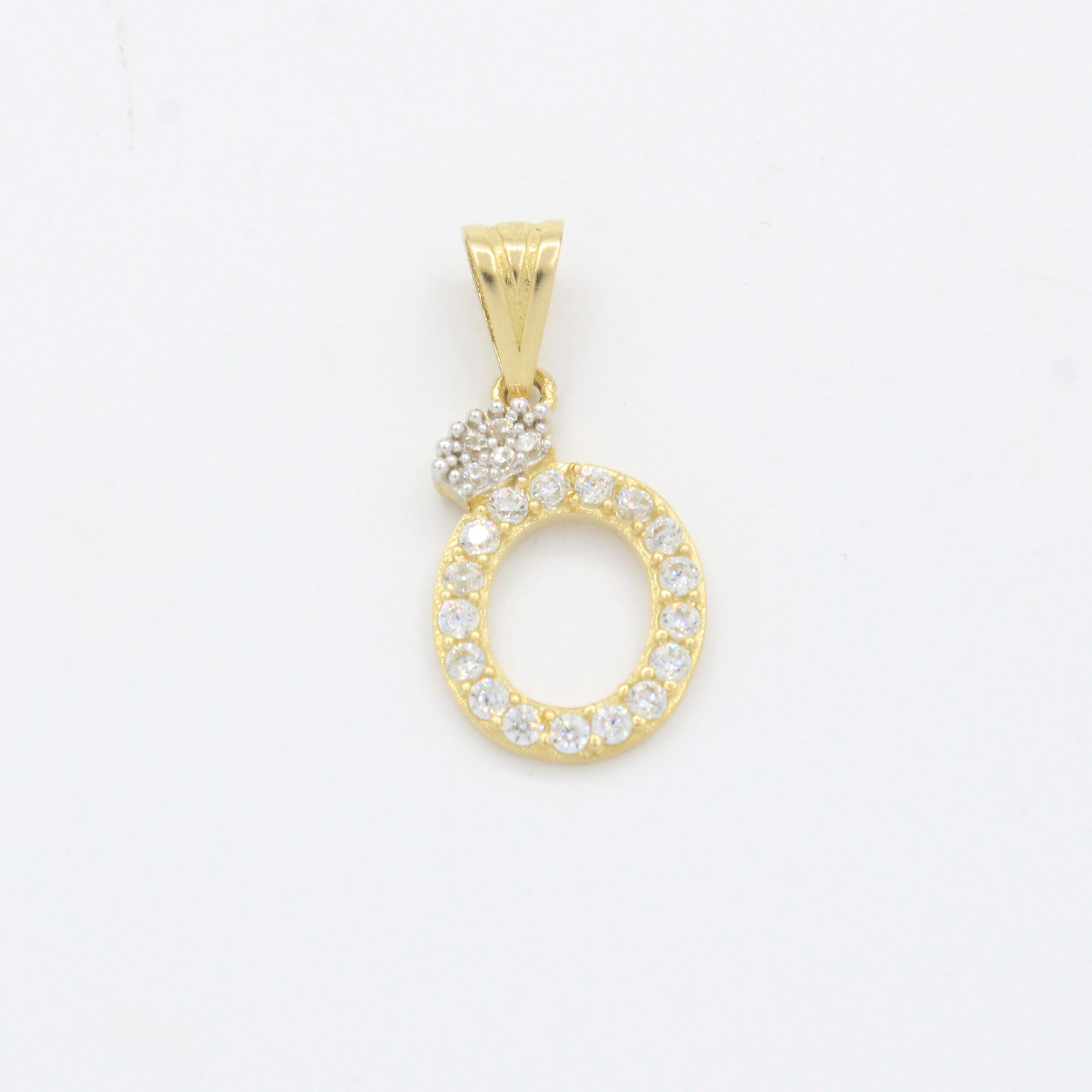 Dije de Oro 14k Modelo de Inicial O Diseñado con Corona e Incrustación de Zirconias mod. 10570