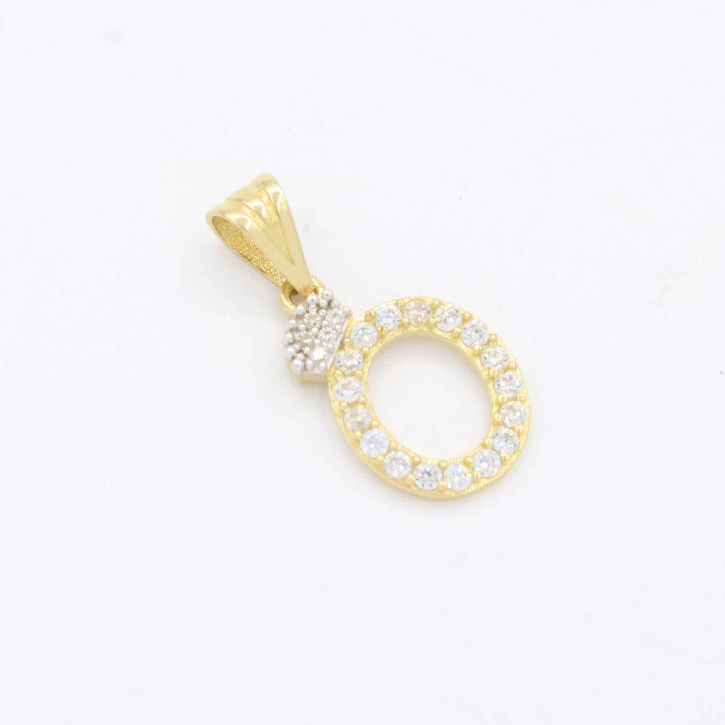 Dije de Oro 14k Modelo de Inicial O Diseñado con Corona e Incrustación de Zirconias mod. 10570