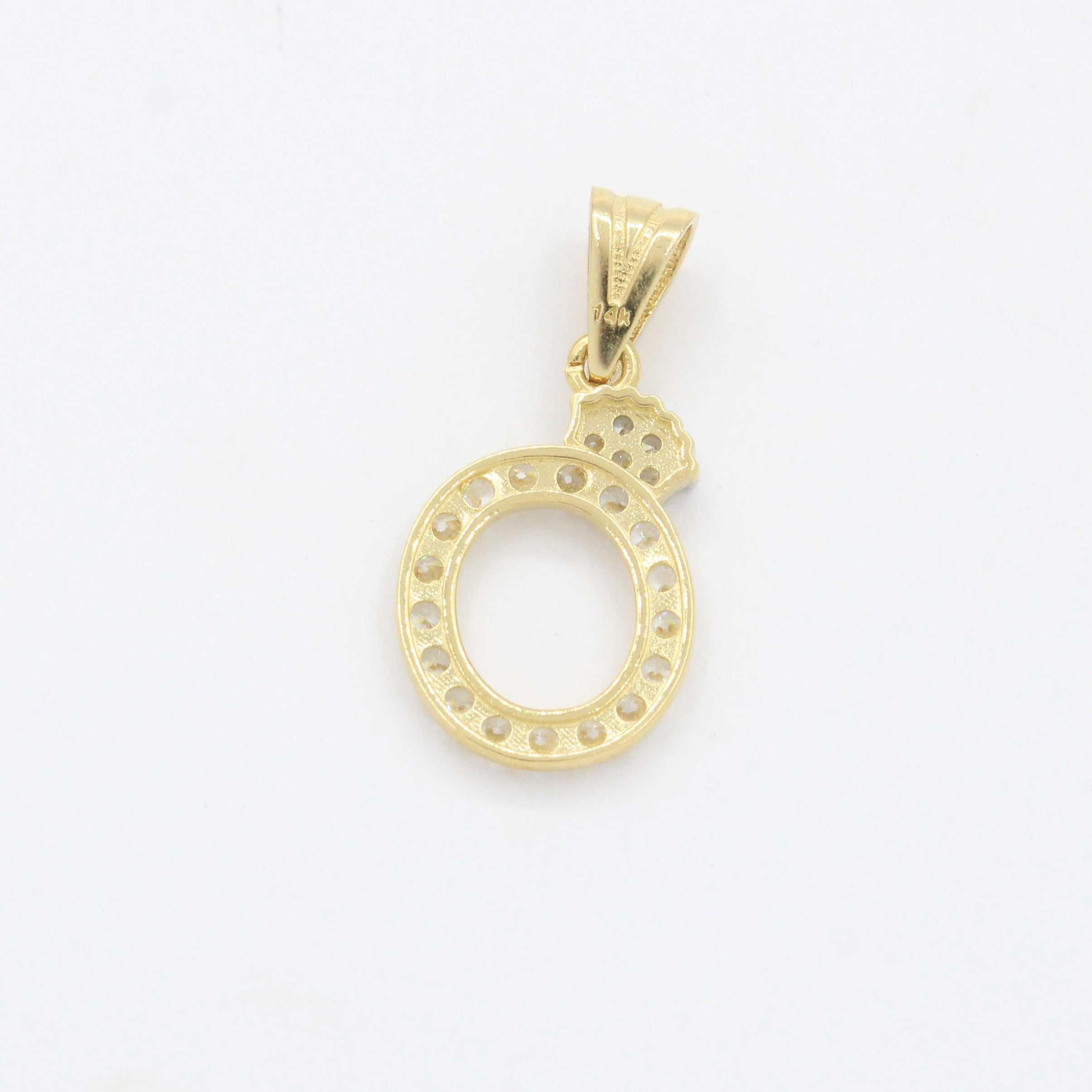 Dije de Oro 14k Modelo de Inicial O Diseñado con Corona e Incrustación de Zirconias mod. 10570