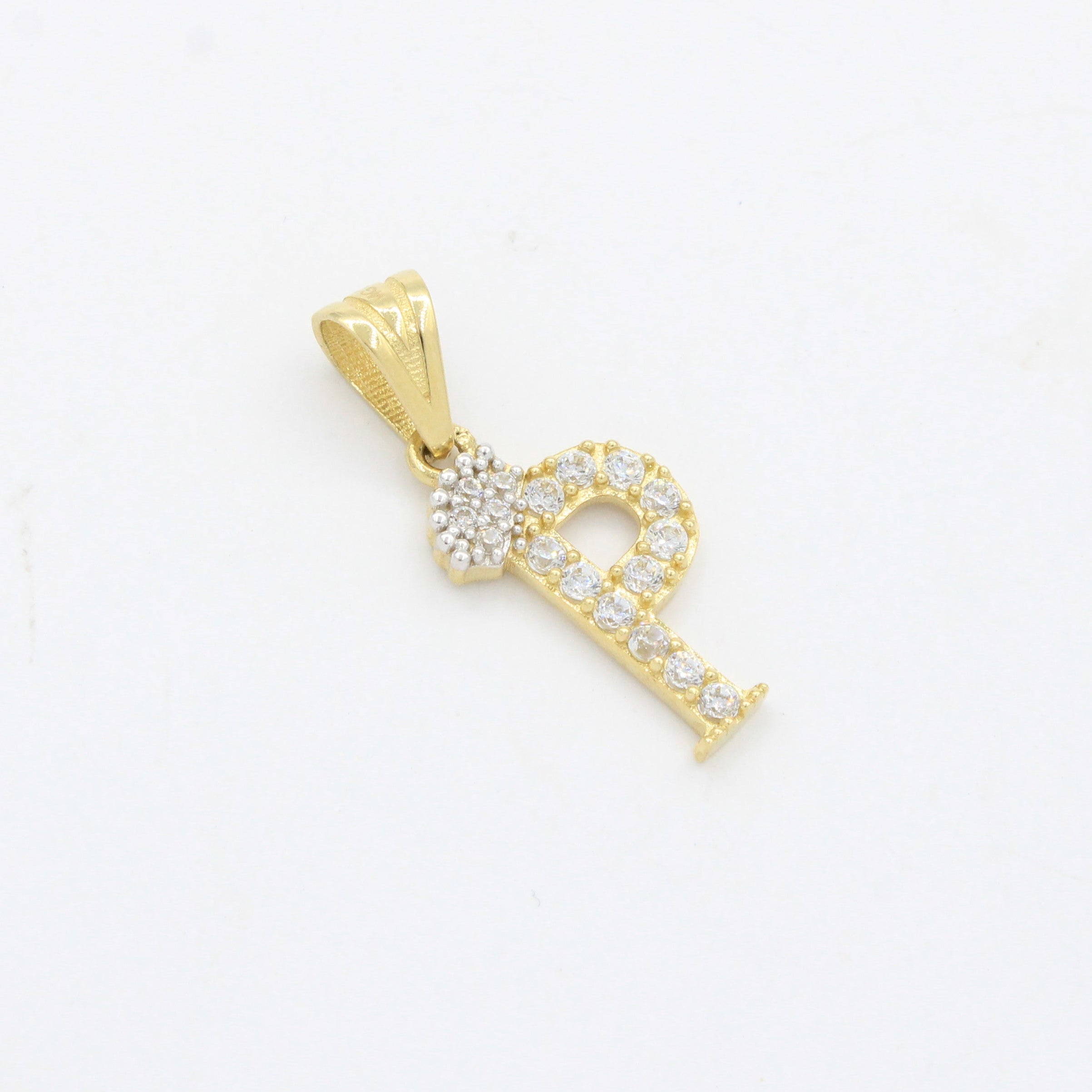 Dije de Oro 14k Modelo de Inicial P Diseñado con Corona e Incrustación de Zirconias mod. 10571