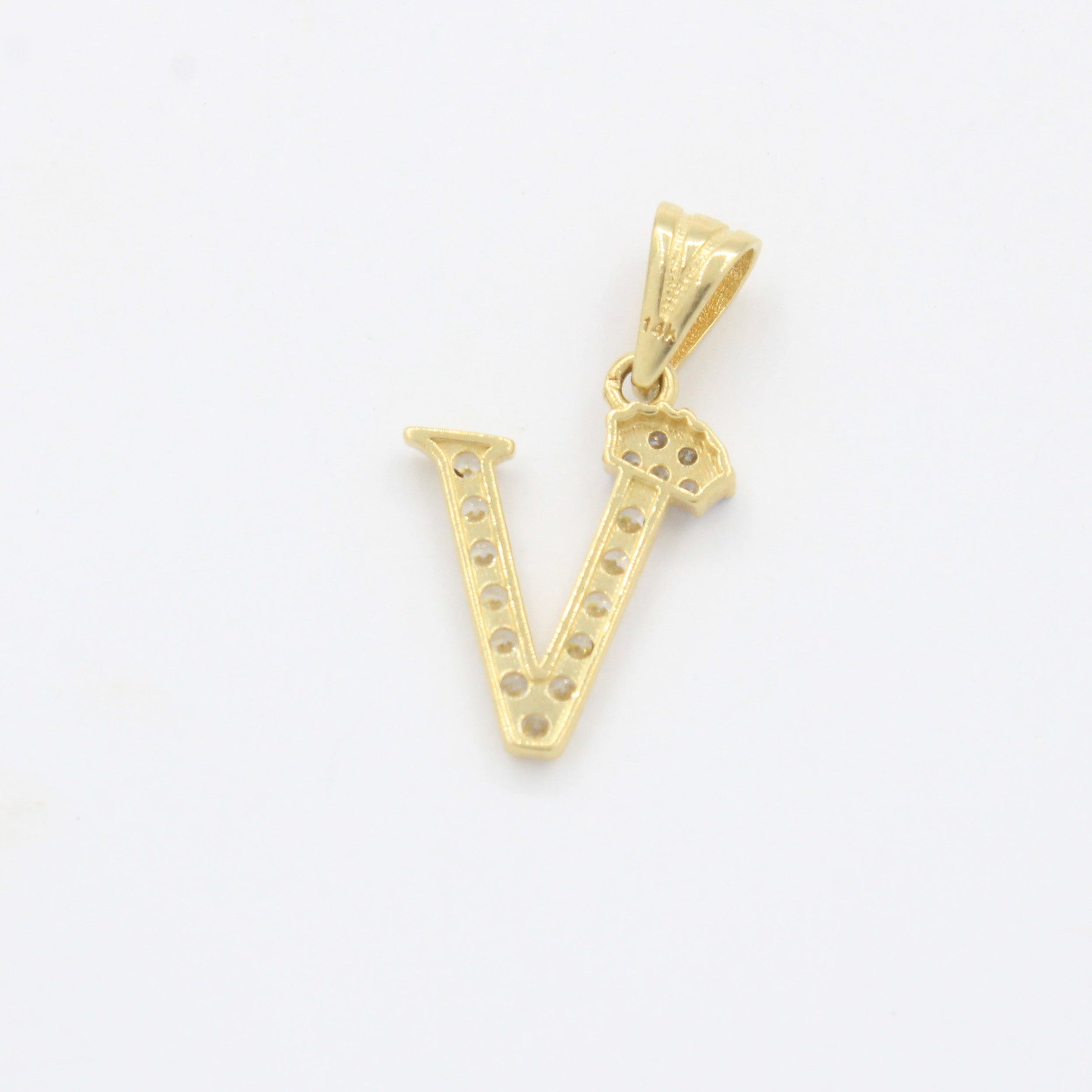Dije de Oro 14k Modelo de Inicial V Diseñado con Corona e Incrustación de Zirconias mod. 10576