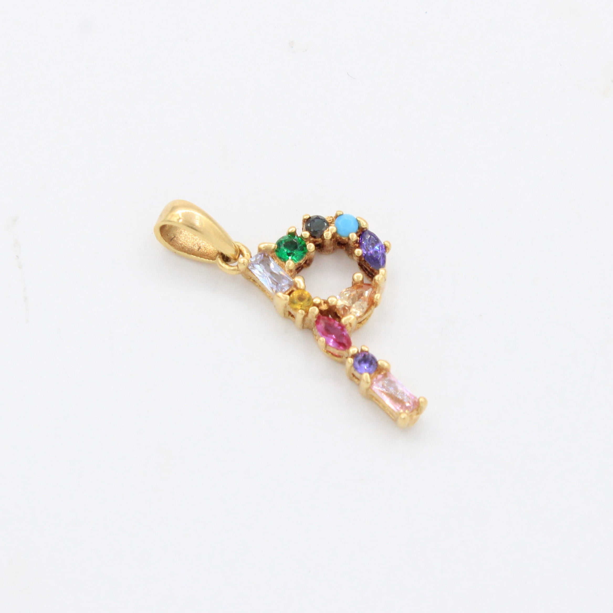 Dije de Oro 14k Modelo de Inicial P Incrustada con Zirconias de Colores mod. 10580