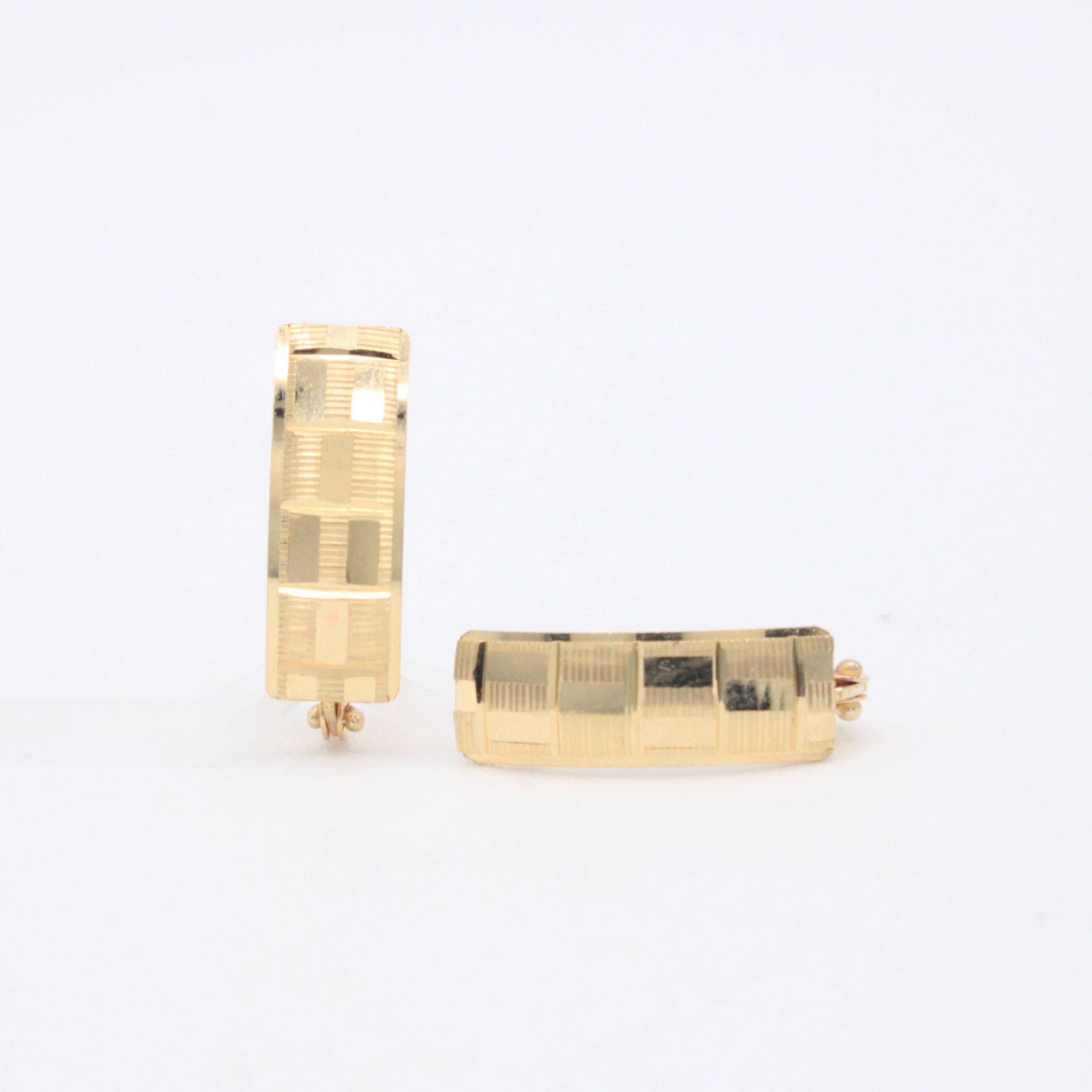 Arete con Broche Patente de Oro 14k Geometrico Vertical con Diamantado mod. 11053
