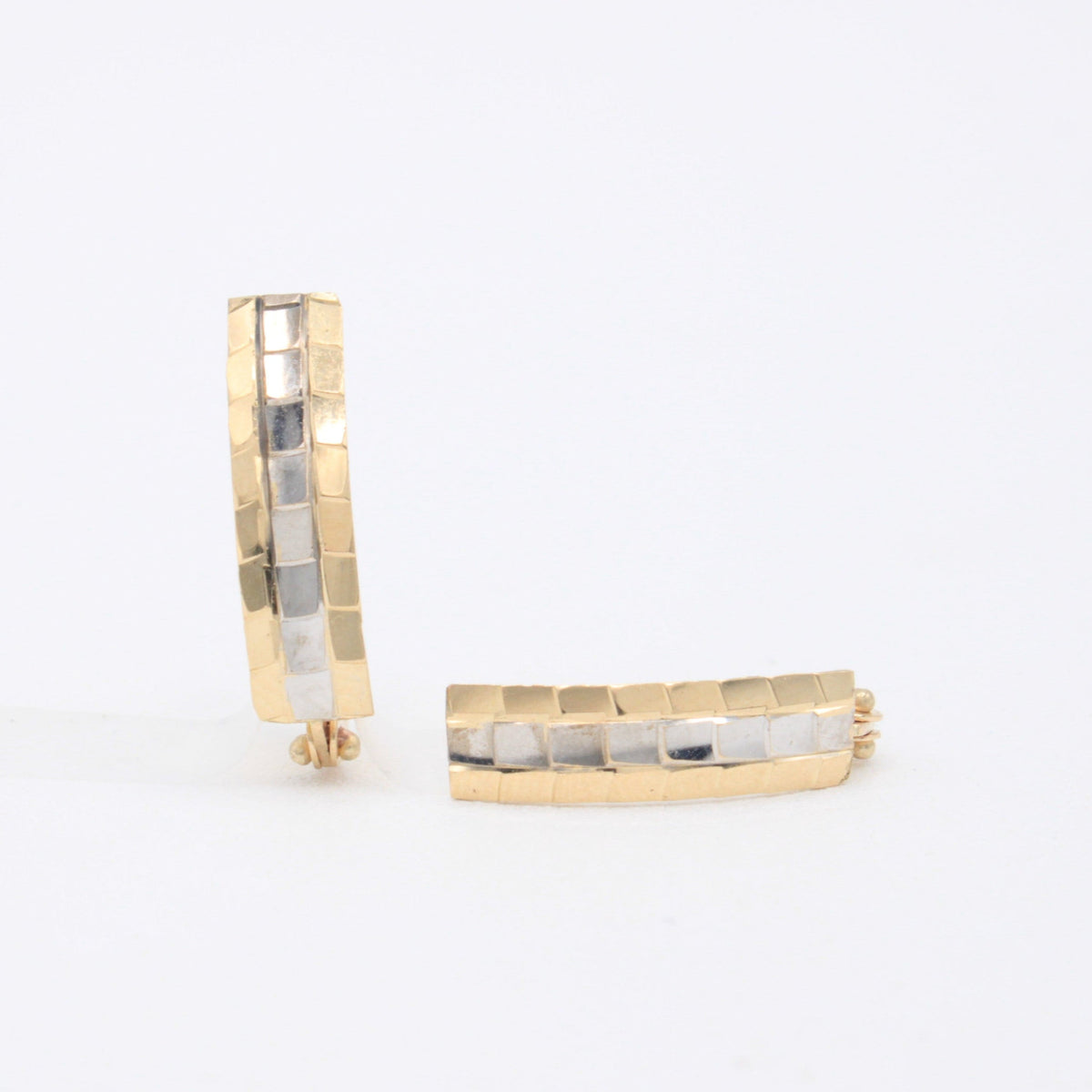 Arete con Broche Patente de Oro 14k Geométrico Vertical con Diseño Cuadriculado mod. 11057