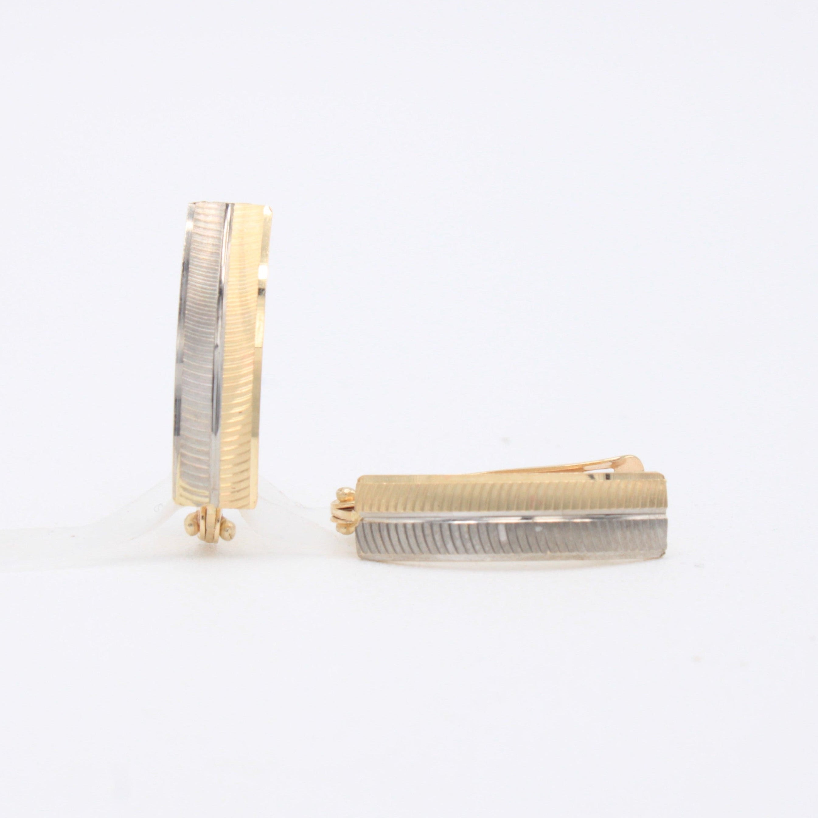 Arete con Broche Patente de Oro 14k Geométrico Vertical con Acabado Estriado mod. 11058