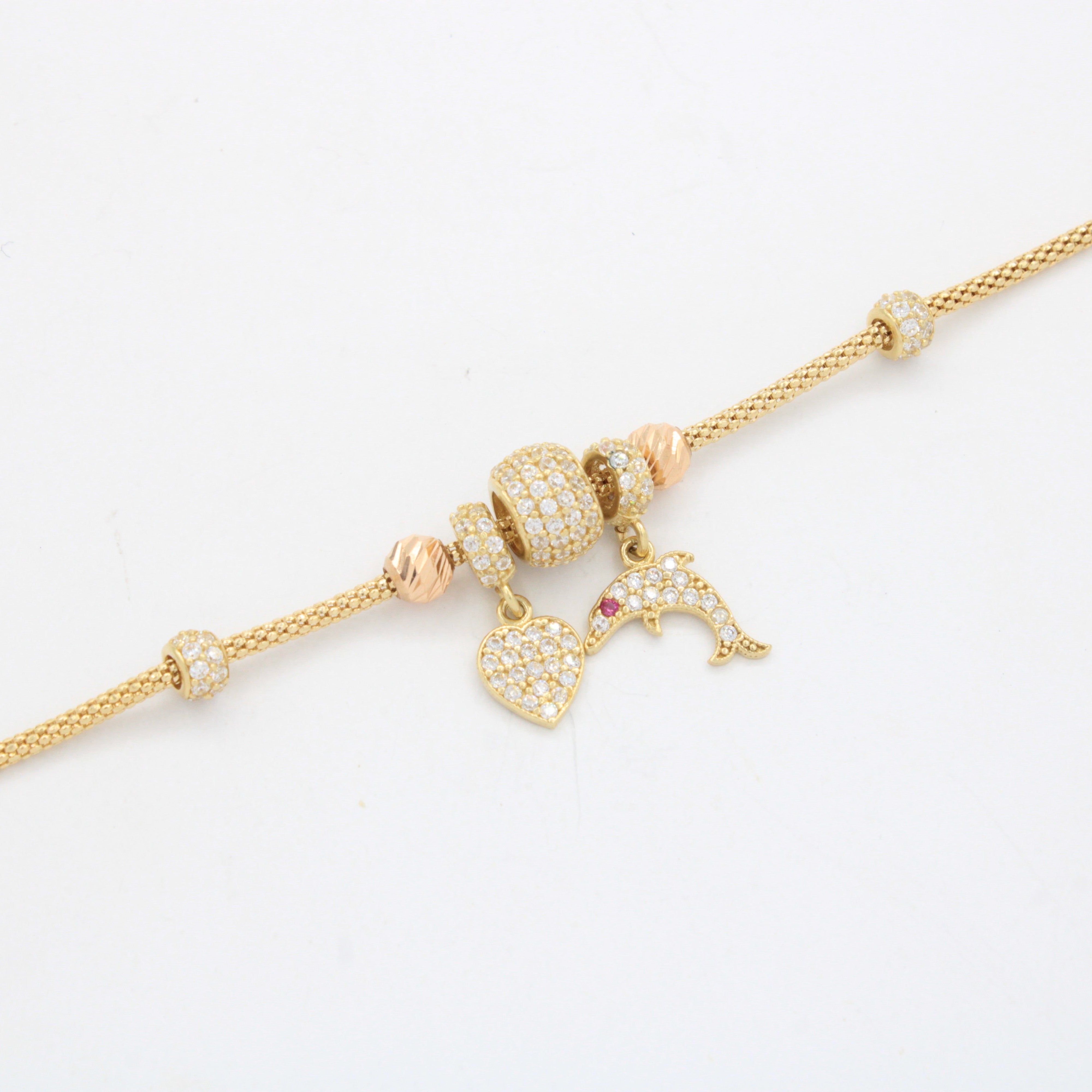 Pulsera de Oro 14k Tejido Cola de Rata con Dijes Charm, Detalles Diamantados e Incluye Zirconias mod. 10657