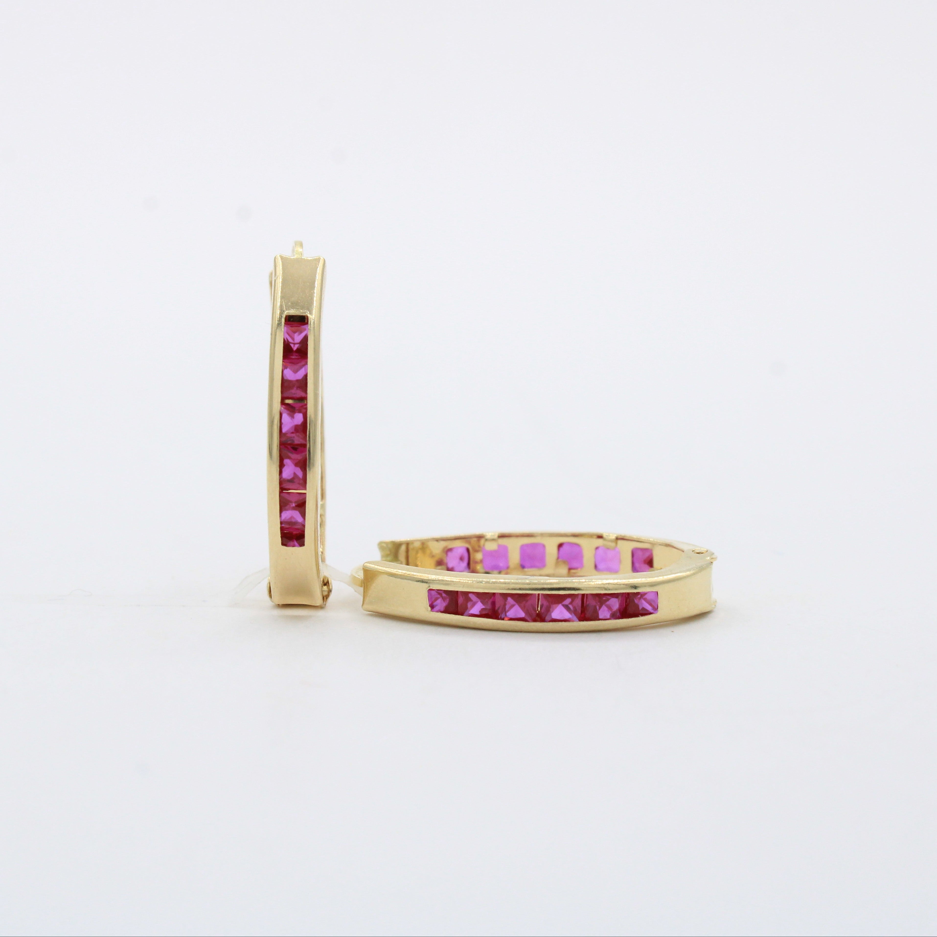 Grapa de Oro 14k Diseño Oval con Incrustación de Zirconias Magenta mod. 10592