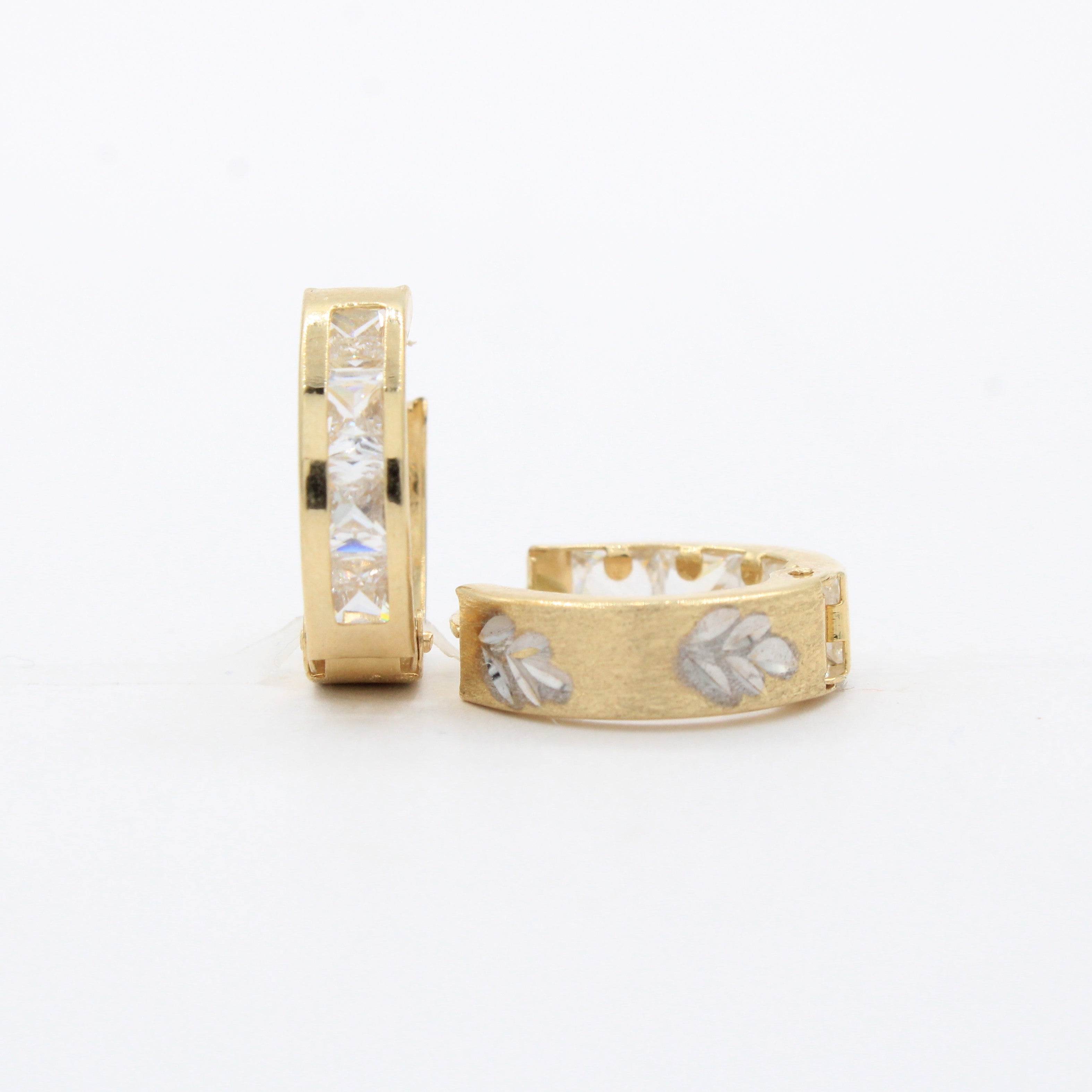 Grapa de Oro 14k Doble Vista con Diseño Mate y Diamantado de Hoja mod. 10596