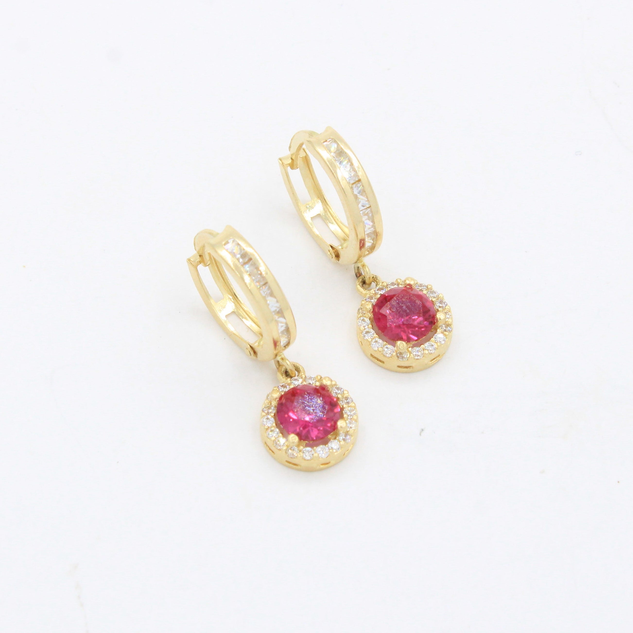 Grapa Larga de Oro 14k con Zirconia Roja Detallada con Zirconias Finas mod. 10598