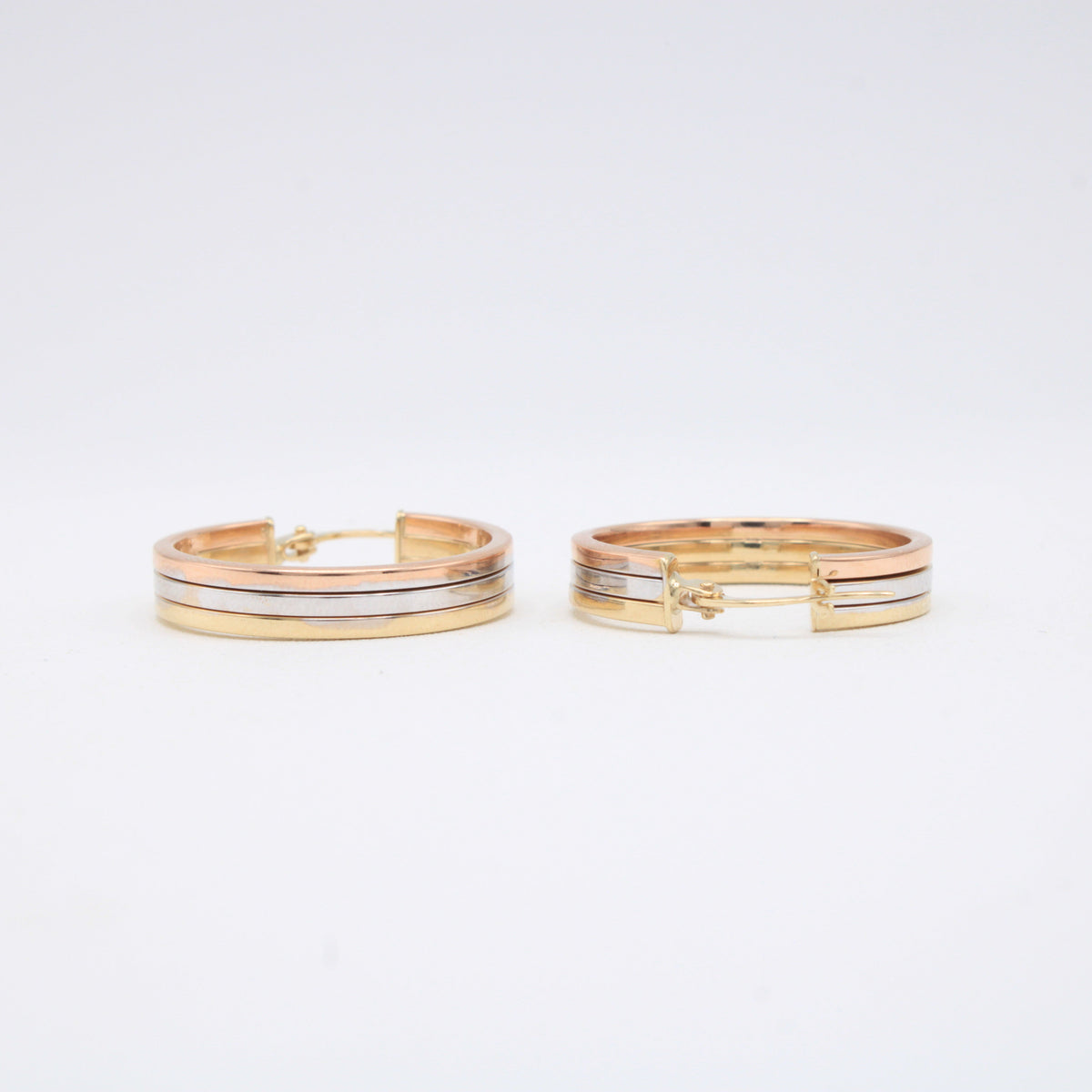 Grapa de Oro 14k Diseño Liso en Tres Tonos mod. 11061