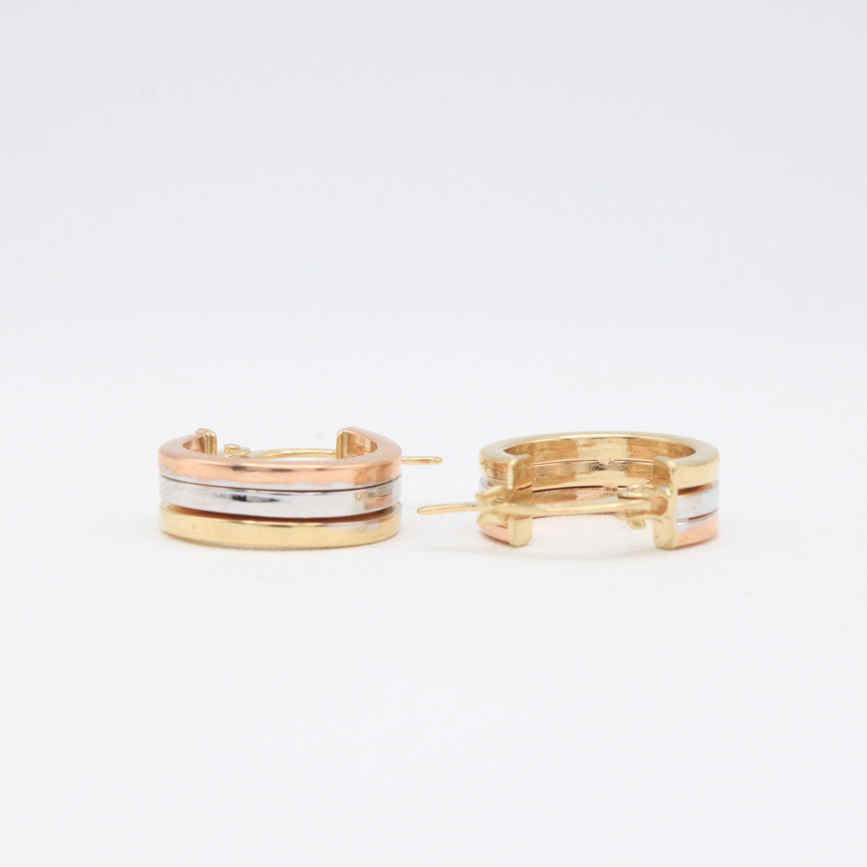 Grapa de Oro 14k Diseño Clásico Pequeño Liso en Tres Tonos mod. 11066