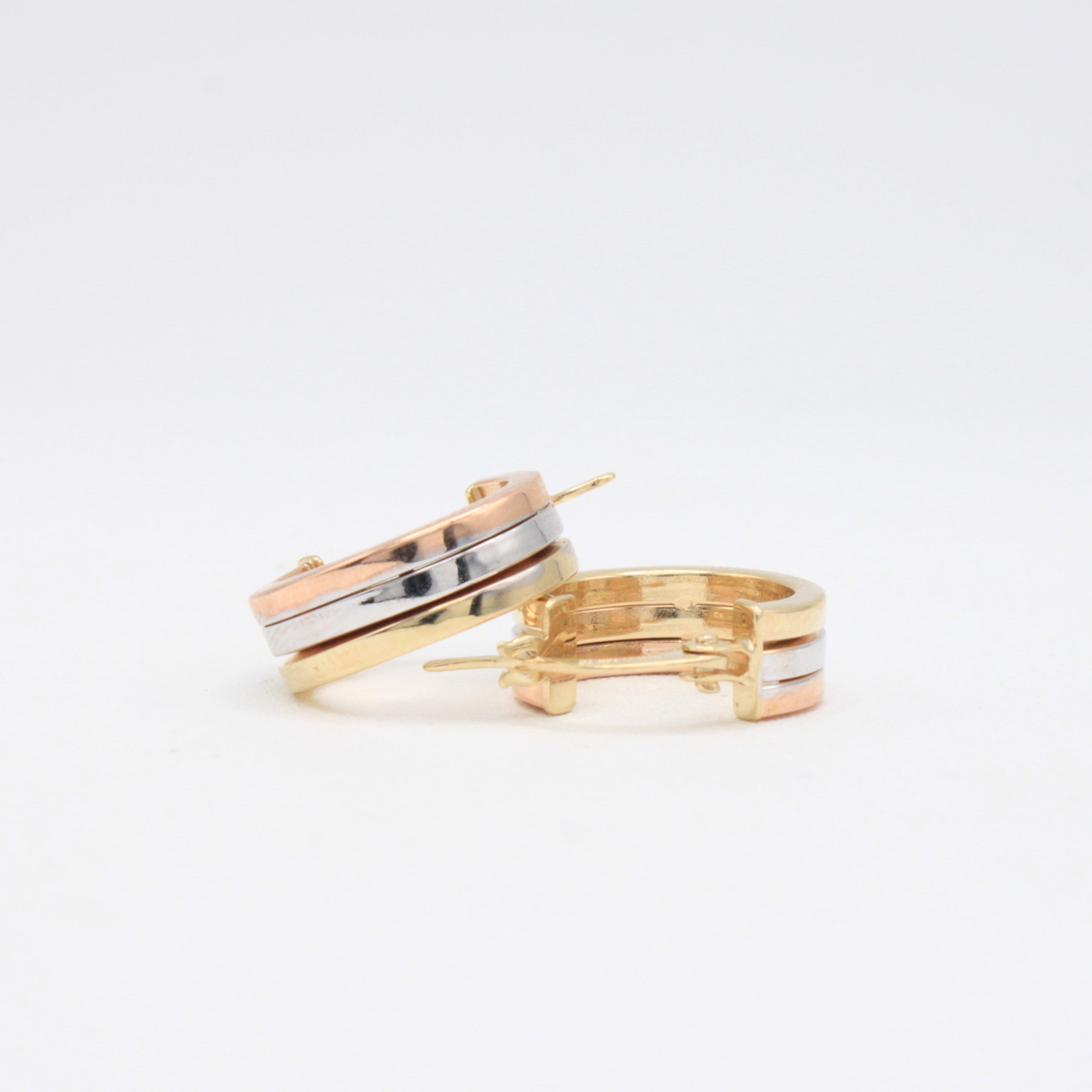 Grapa de Oro 14k Diseño Clásico Pequeño Liso en Tres Tonos mod. 11066