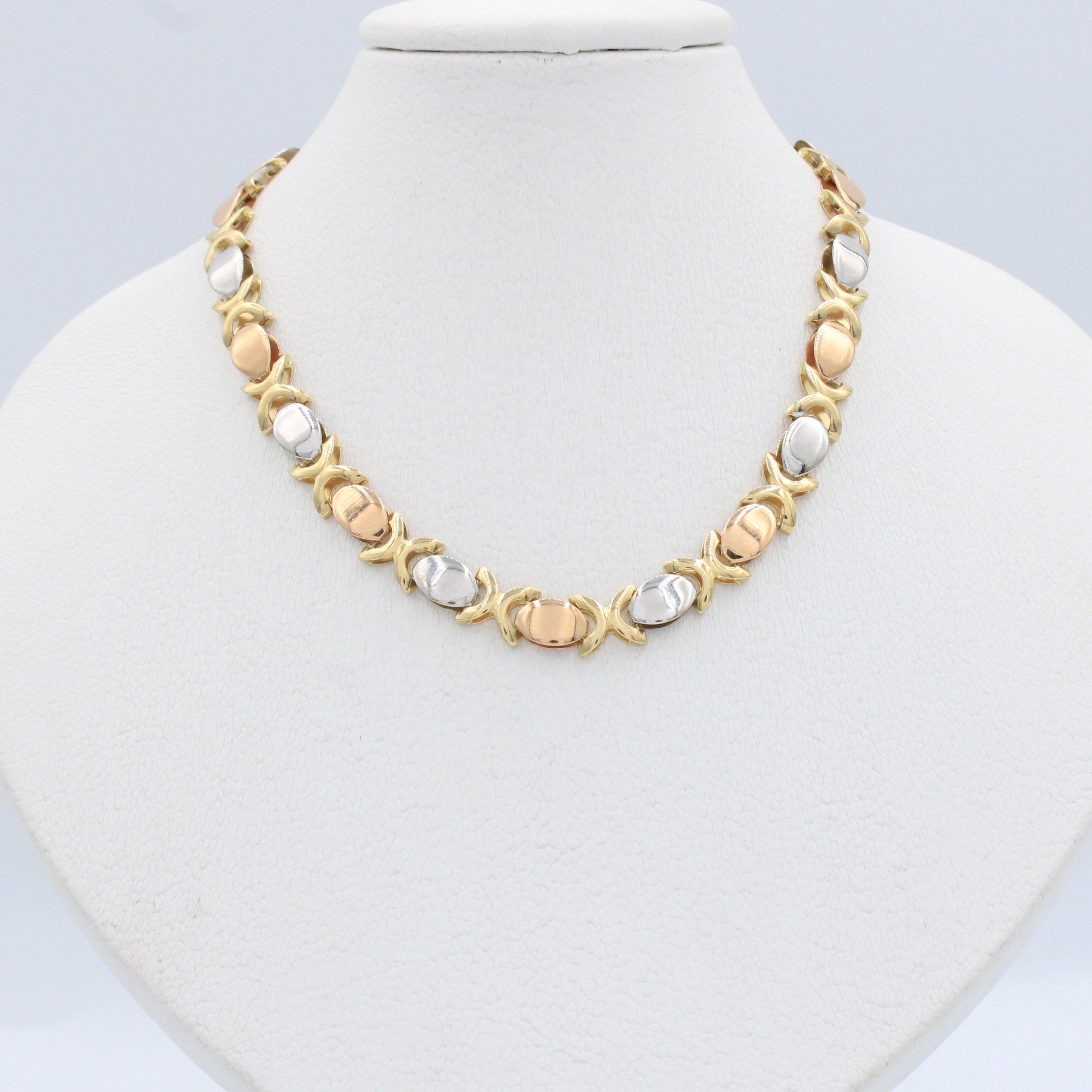 Cadena de Oro 14k con Tejido de Placas Ovales y Detalle Cruzado mod 10140