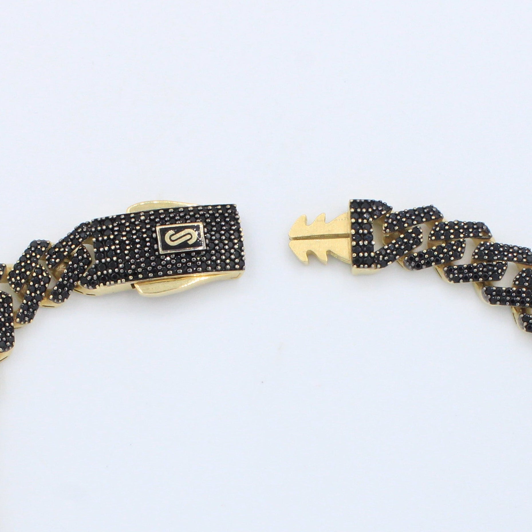 Pulsera Monaco Chain de Oro 14k  Modelo Edge con Pavé de Incrustación de Swarovski Color Negro mod. 9509