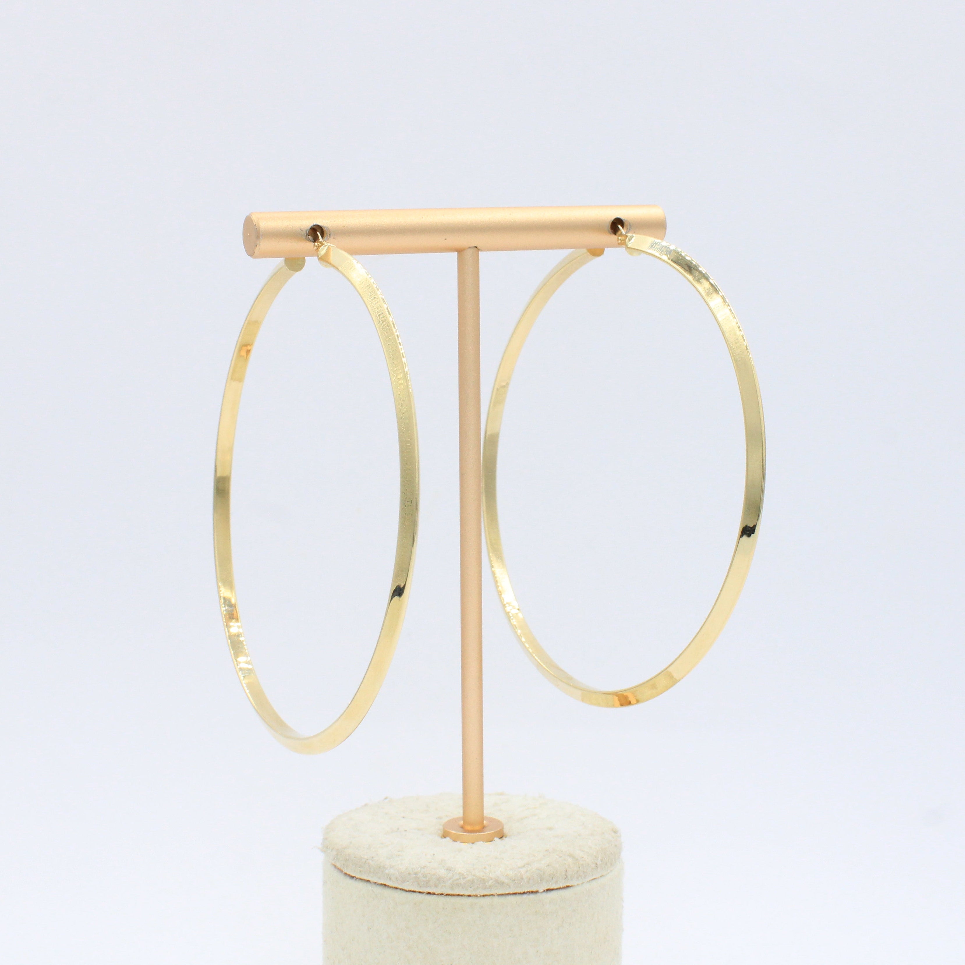 Arracada de Oro 14k con Diseño Redondo Brillante Estilo Facetado y Hueco mod. 10145