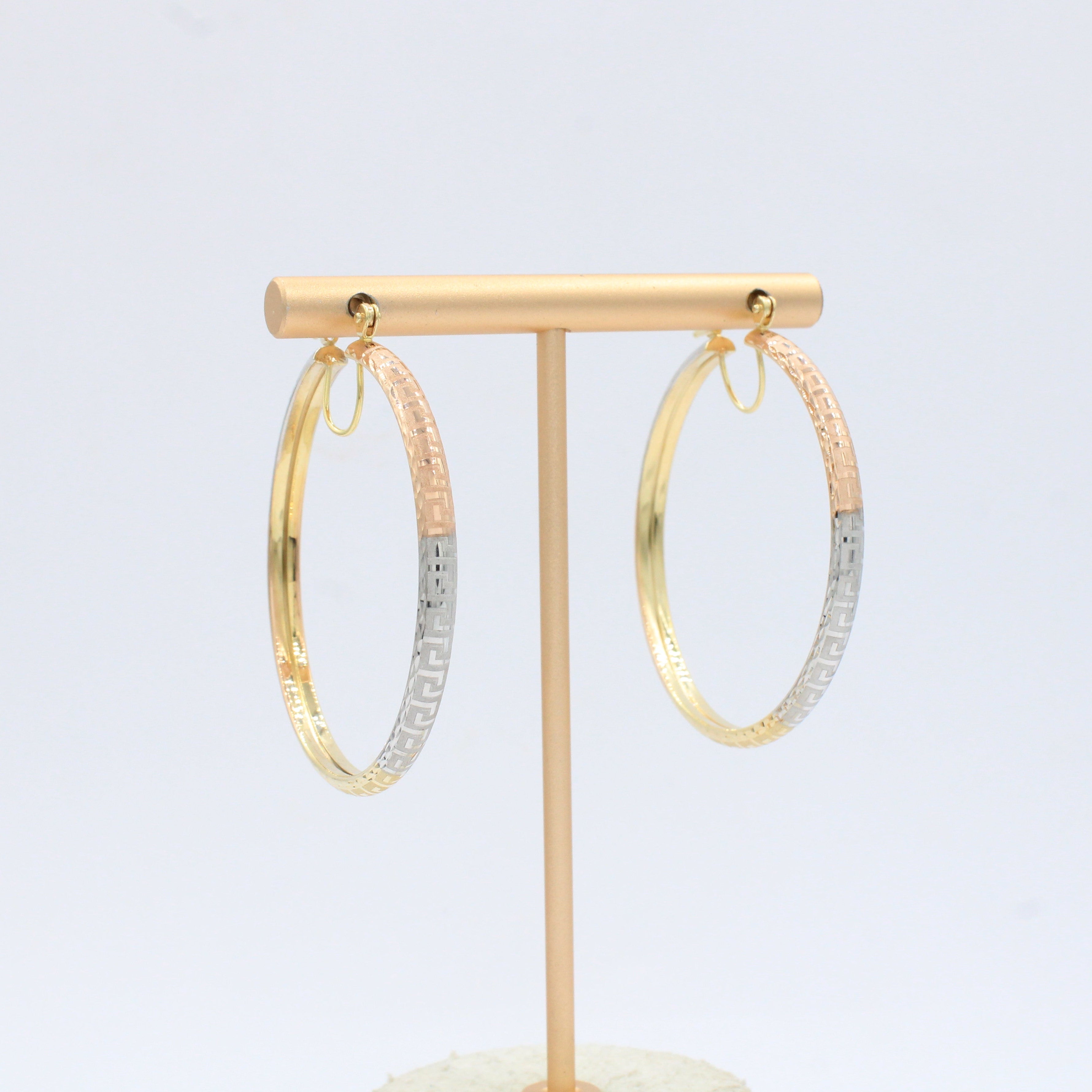 Arracada de Oro 14k Hueco Diseño Mate Especial con Grecas Brillantes mod. 10153