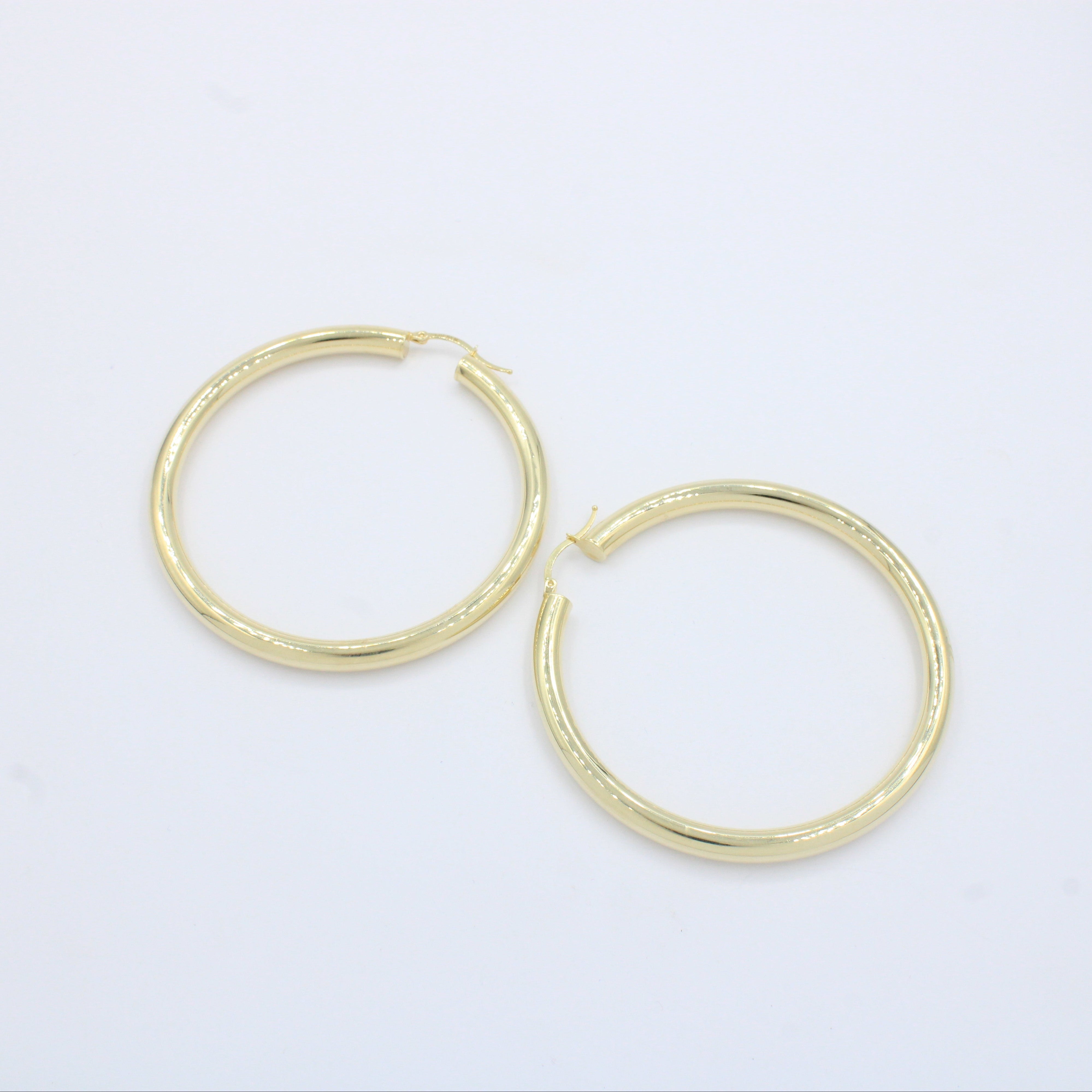 Arracada de Oro 14k Diseño Tubular Redondo de Tono Pálido mod. 10152