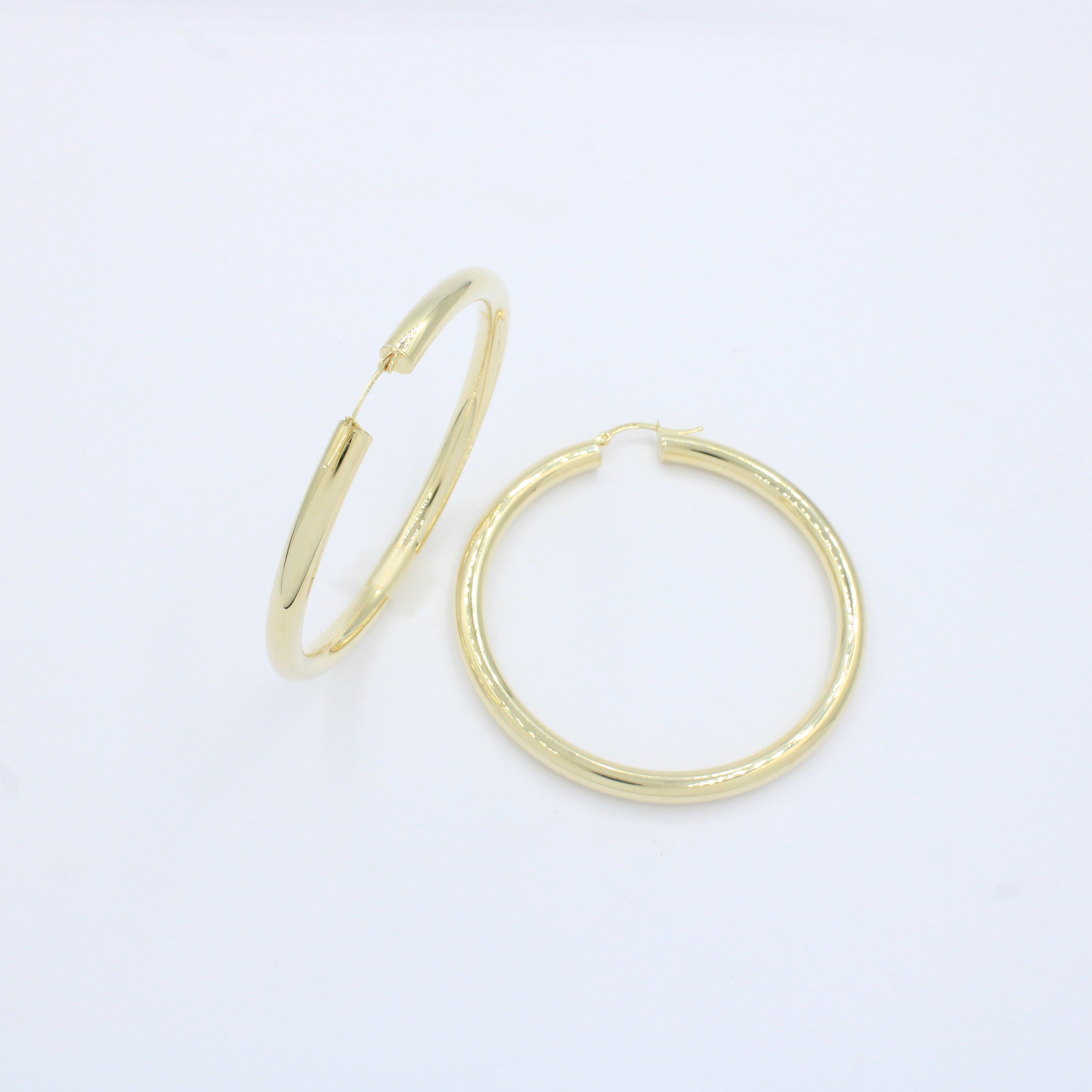 Arracada de Oro 14k Diseño Tubular Redondo de Tono Pálido mod. 10152