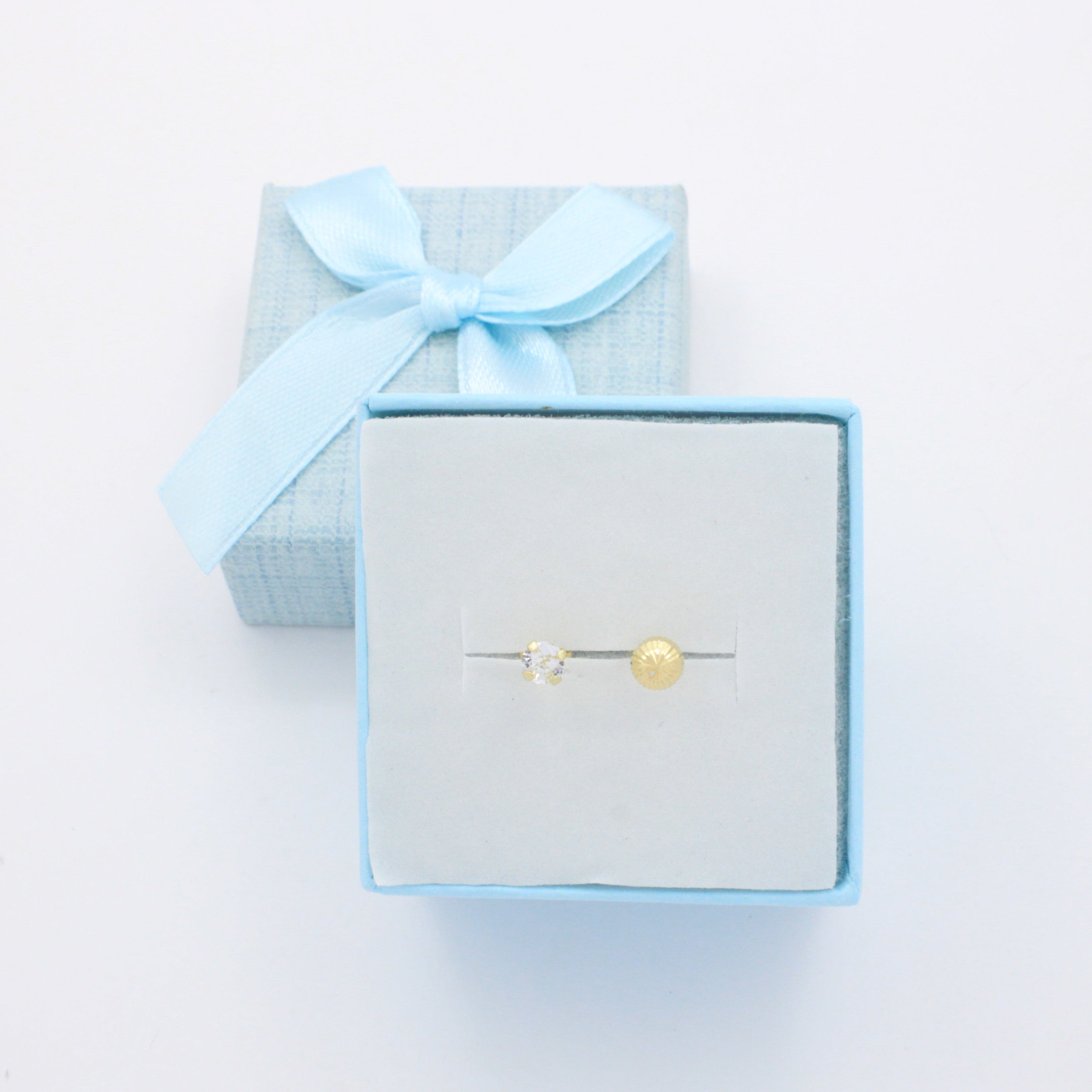 Broquel de Oro 14k Doble Vista con Zirconia Brillante mod. 10730