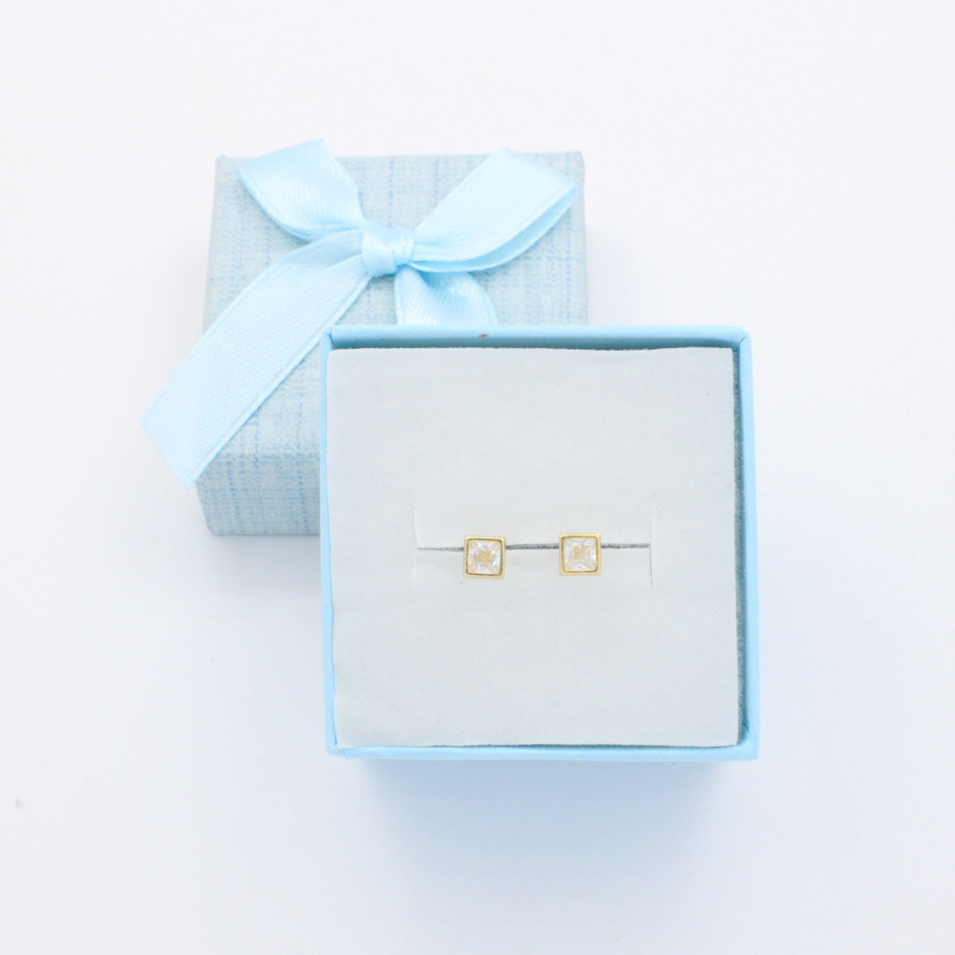 Broquel de Oro 14k Diseño con Zirconia en Bisel Cuadarado mod. 10736