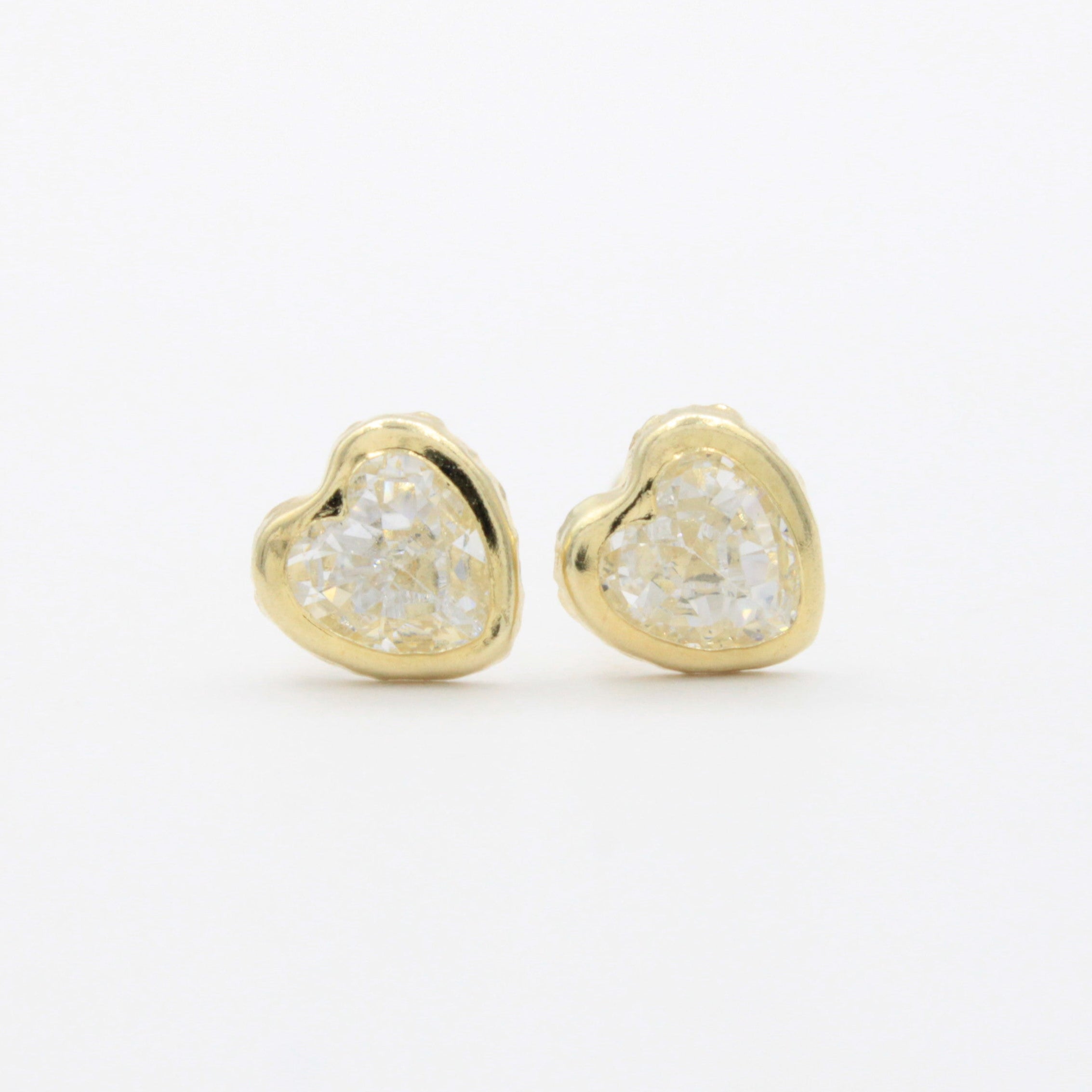 Broquel de Oro 14k Zirconia de Corazón con Bisel Fino mod. 10733