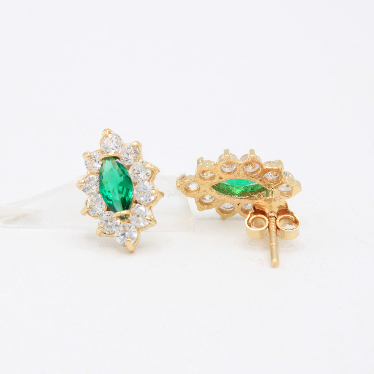 Arete de Oro 14k con Zirconia Principal de Gota Color Verde mod. 11106