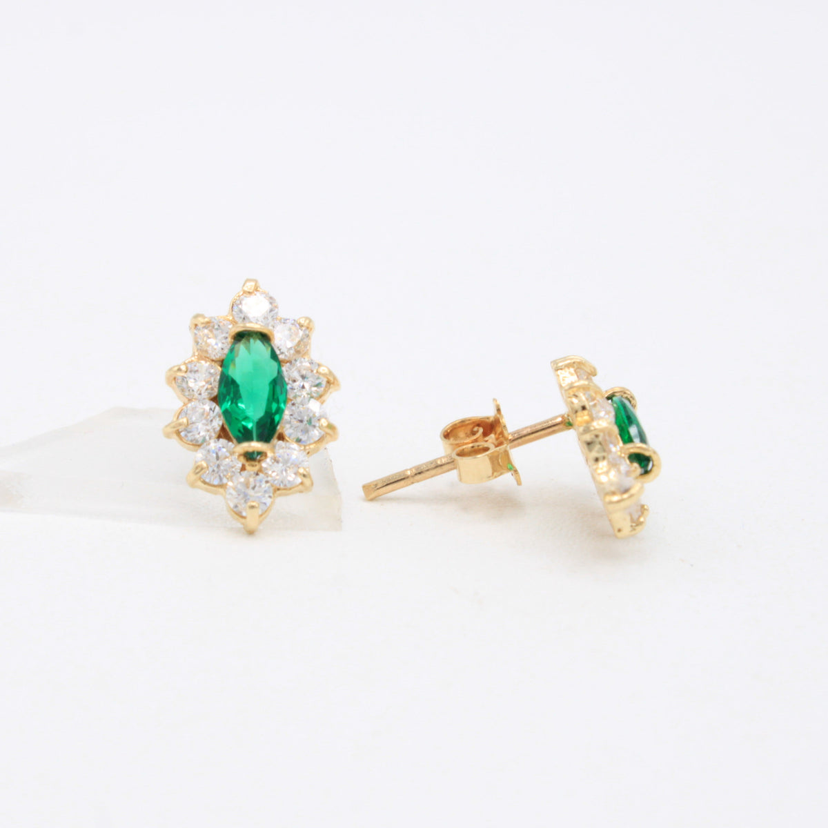 Arete de Oro 14k con Zirconia Principal de Gota Color Verde mod. 11106