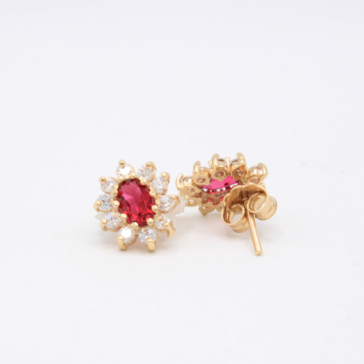 Arete de Oro 14k Zirconia Oval Color Vino mod. 11108