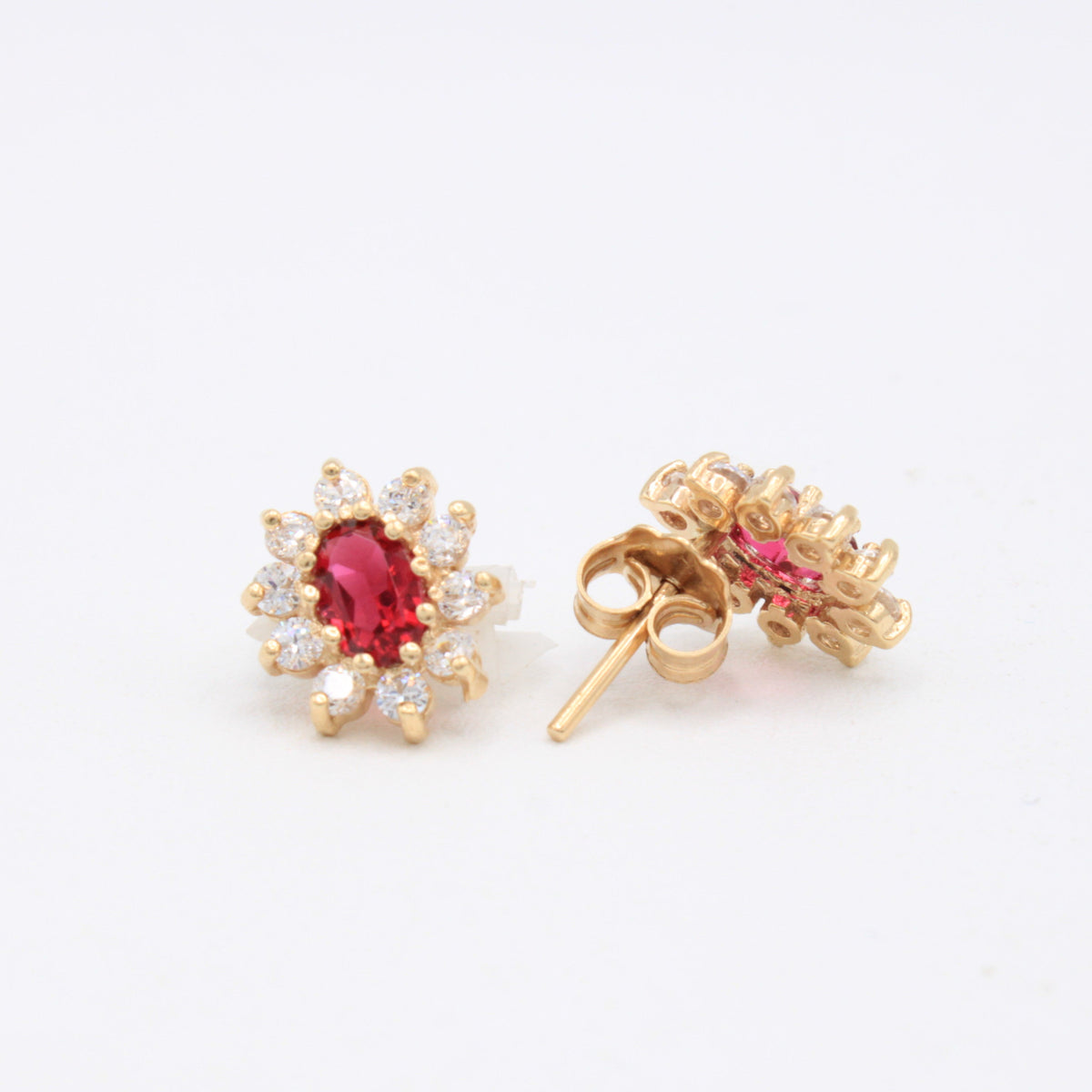 Arete de Oro 14k Zirconia Oval Color Vino mod. 11108
