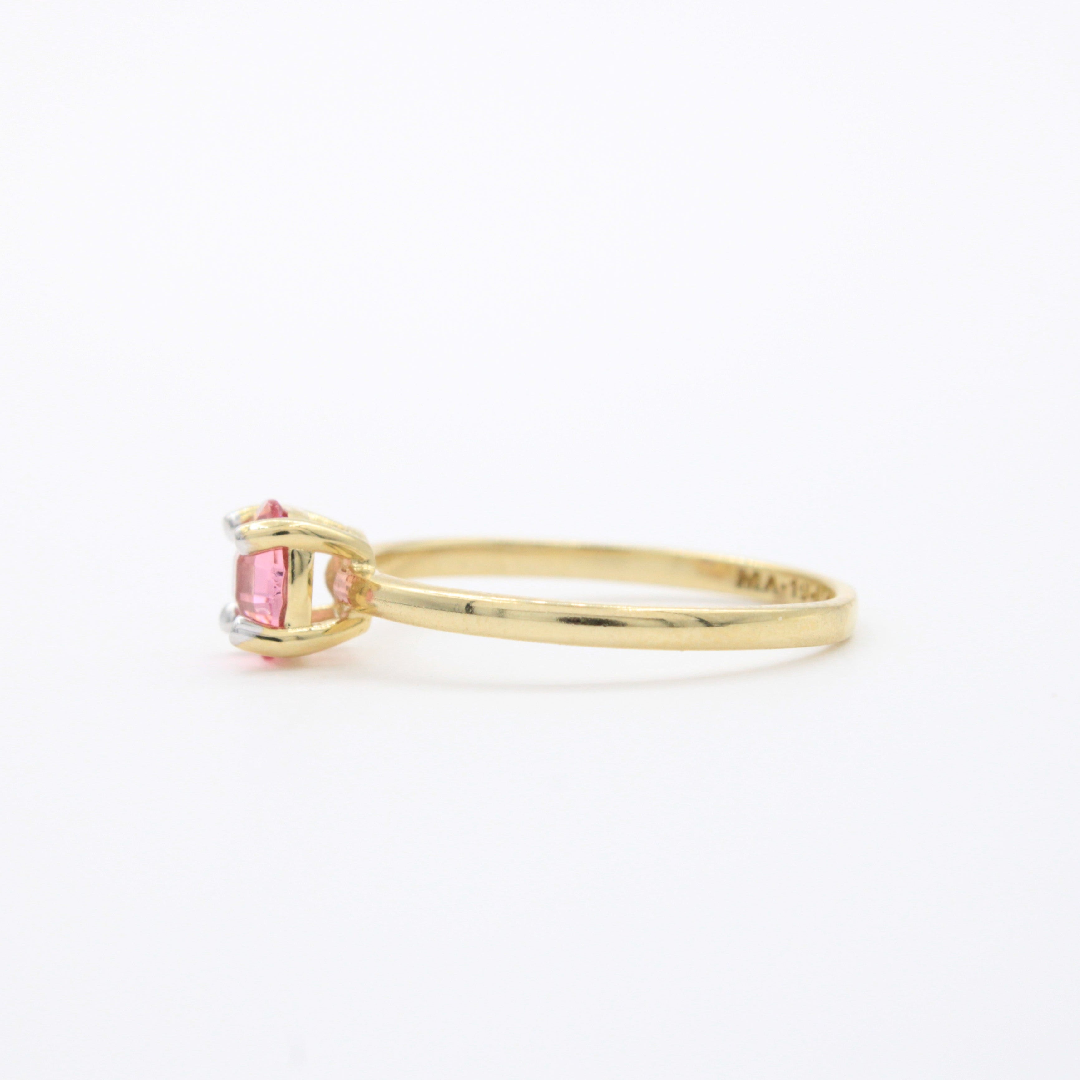 Anillo de Oro 14k de Diseño Fino con Zirconia Facetada Redonda de Tono Rosa mod. 10746