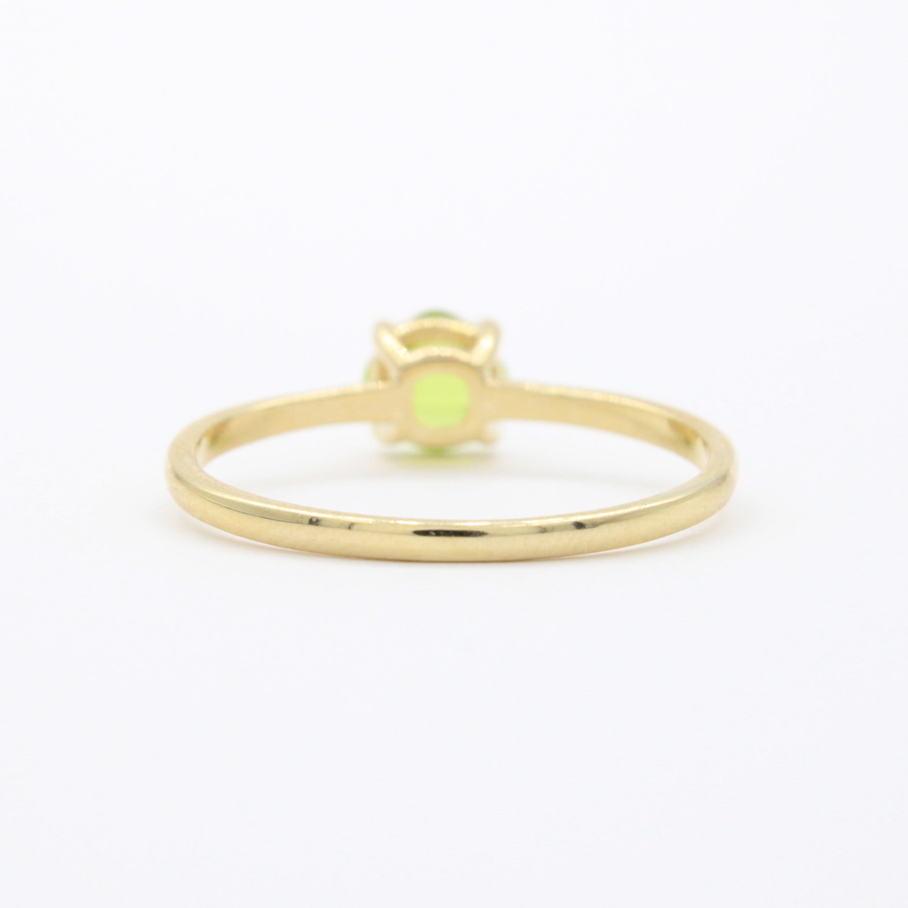 Anillo de Oro 14k de Diseño Fino con Zirconia Facetada Redonda de Tono Verde mod. 10747