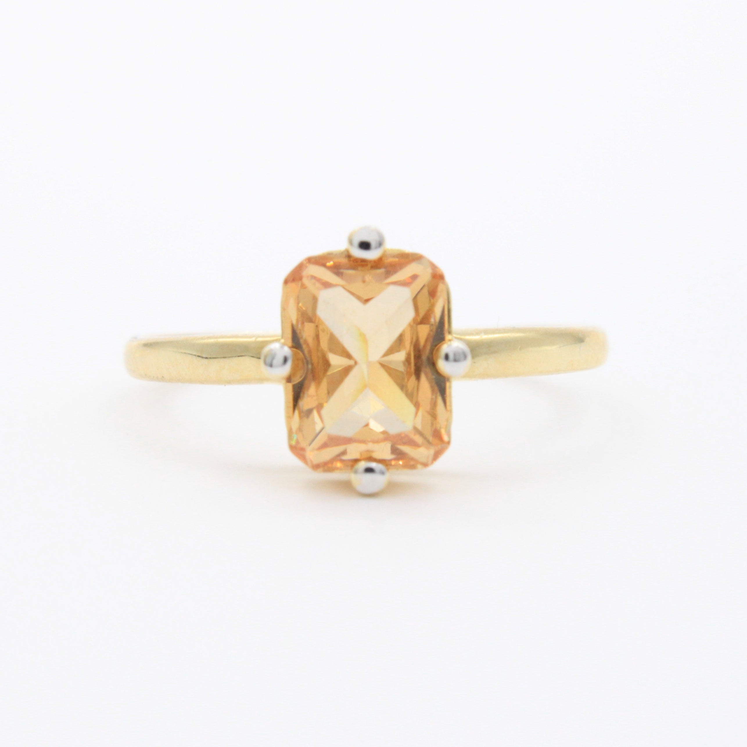 Anillo de Oro 14k con Zirconia Anaranjada de Corte Especial en Diseño Elegante mod. 10751