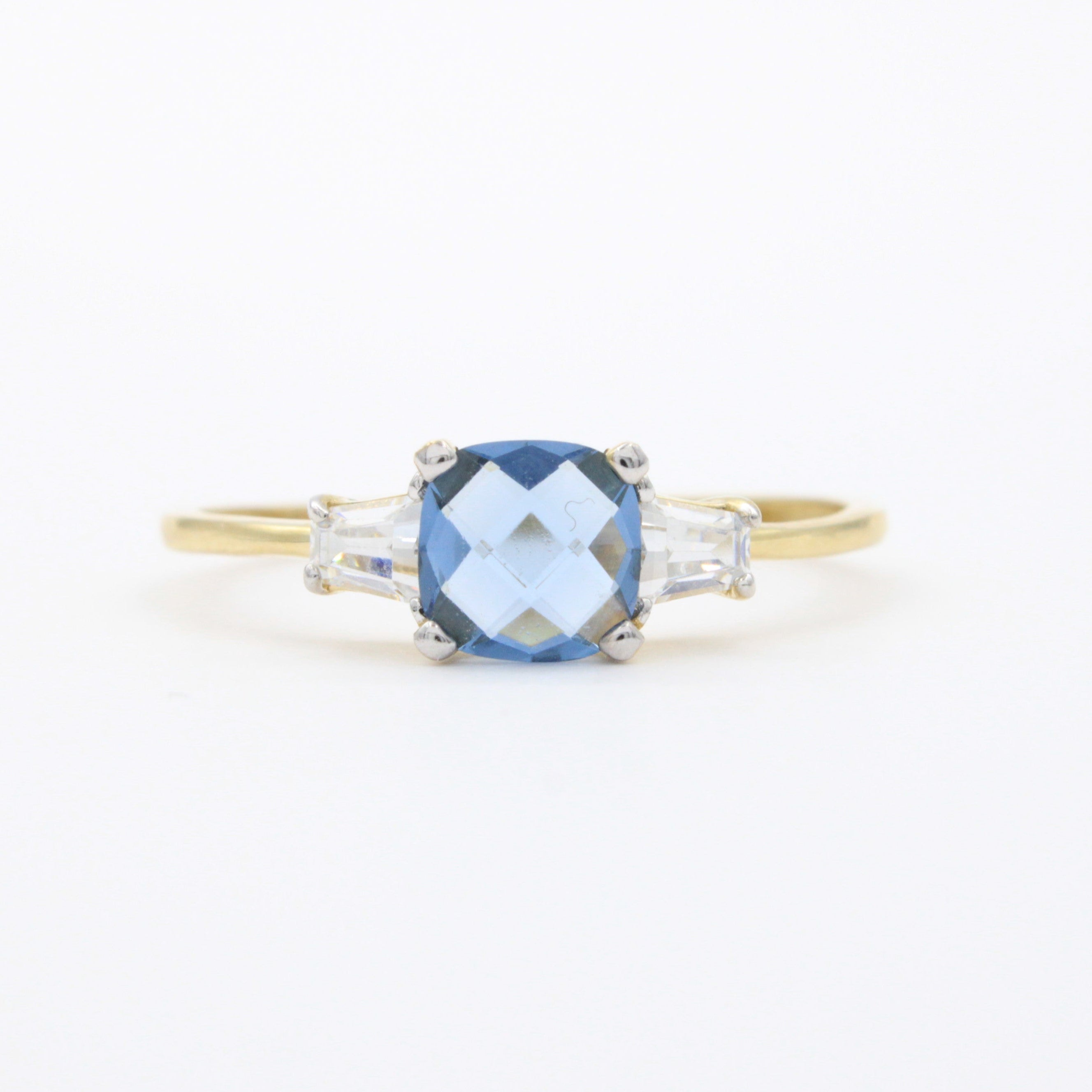 Anillo de Oro 14k Diseño Fino con Zirconia Facetada Central de Tono Marino mod. 10752