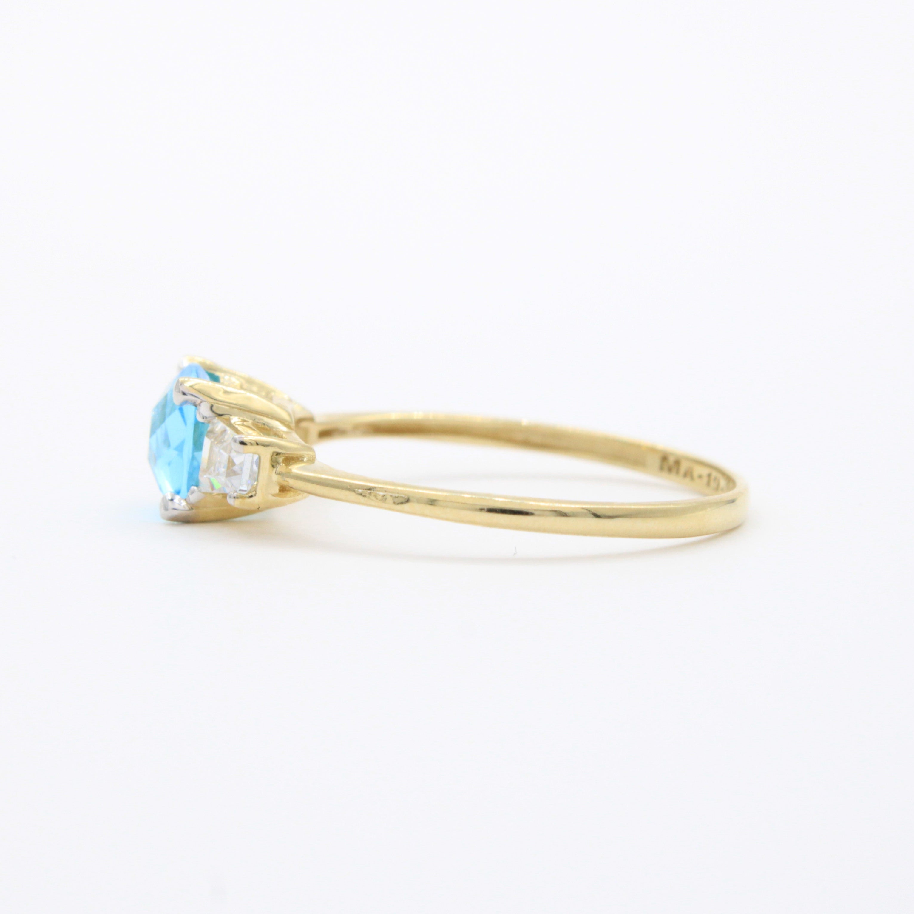 Anillo de Oro 14k Diseño Fino con Zirconia Facetada Central de Tono Azul mod. 10753