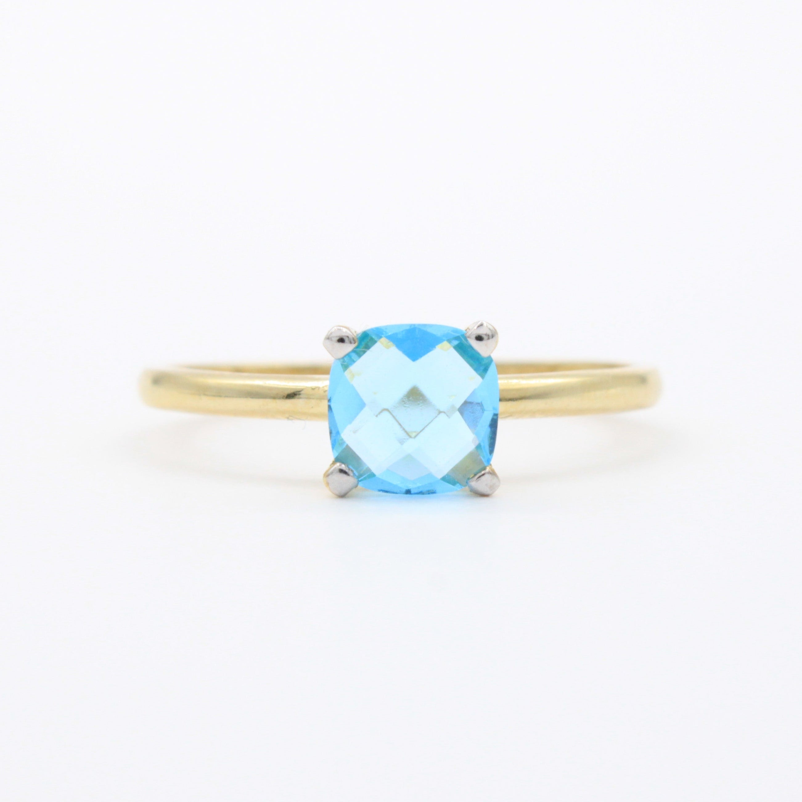 Anillo de Oro 14k con Zirconia Especial de Tono Azul con Diseño Facetado mod. 10757