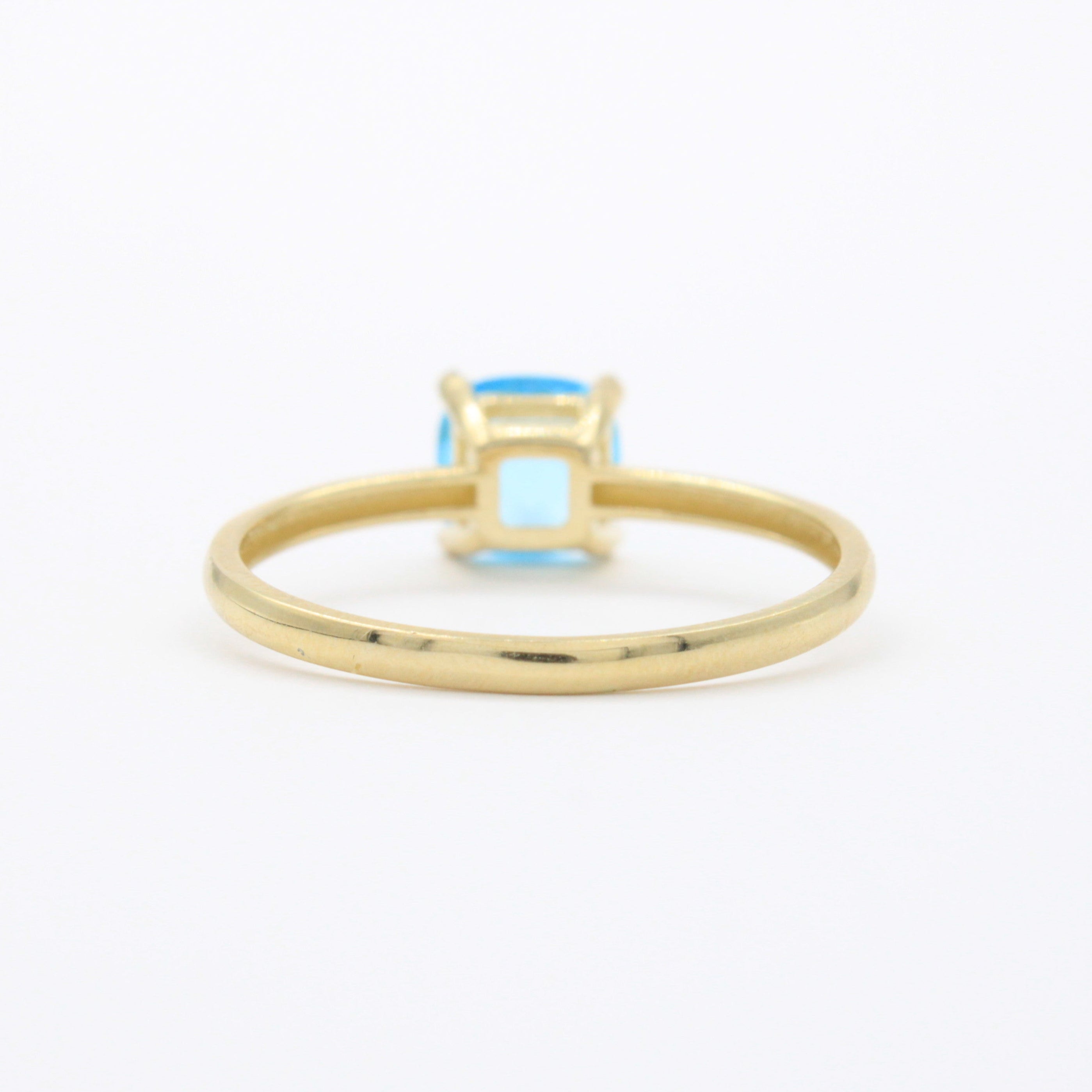 Anillo de Oro 14k con Zirconia Especial de Tono Azul con Diseño Facetado mod. 10757