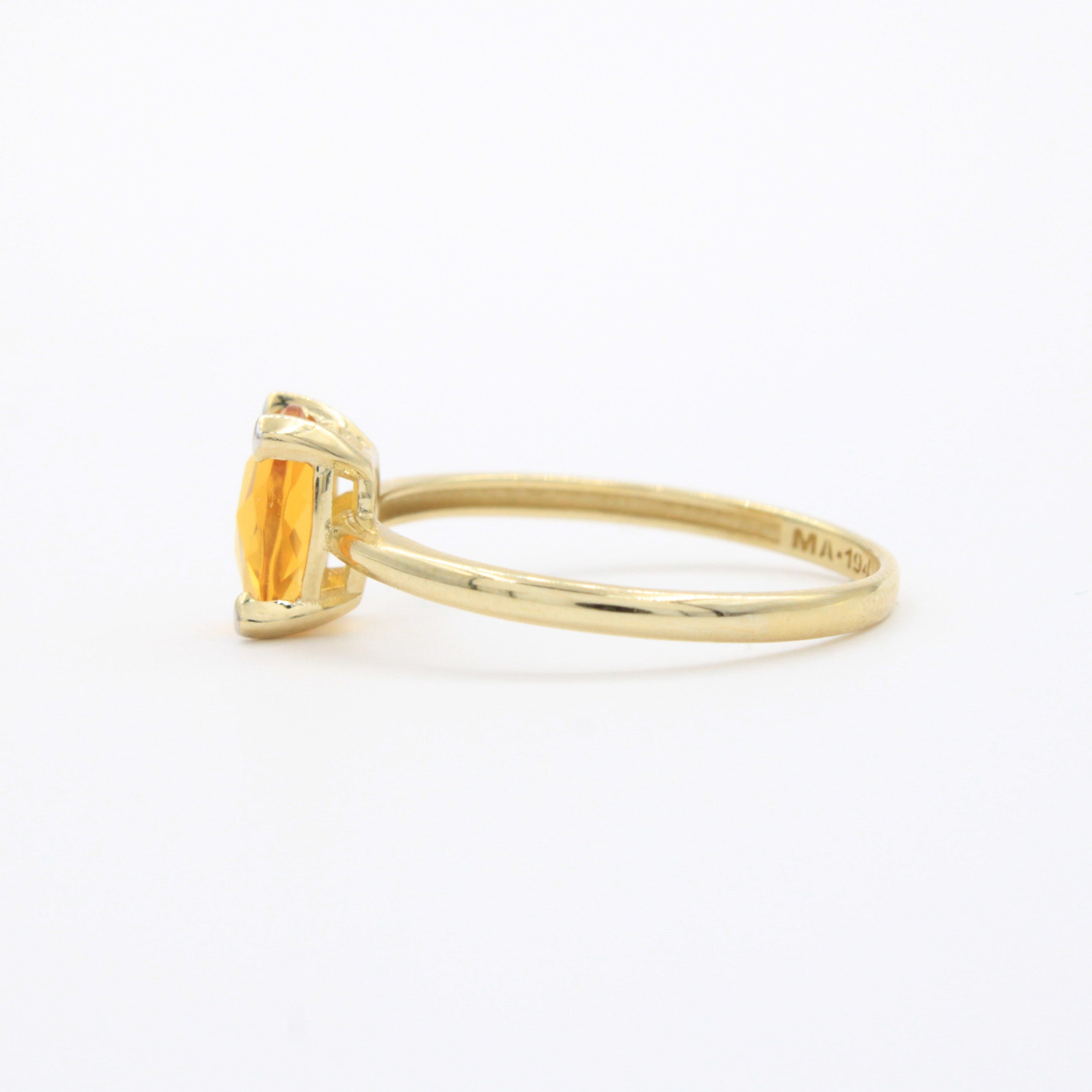 Anillo de Oro 14k Diseño Especial con Zirconia Oval Facetada de Tono Anaranjado mod. 10761