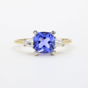 Anillo de Oro 14k Diseño Elegante Especial con Zirconia de Corte Brillante en Tono Violeta mod. 10767