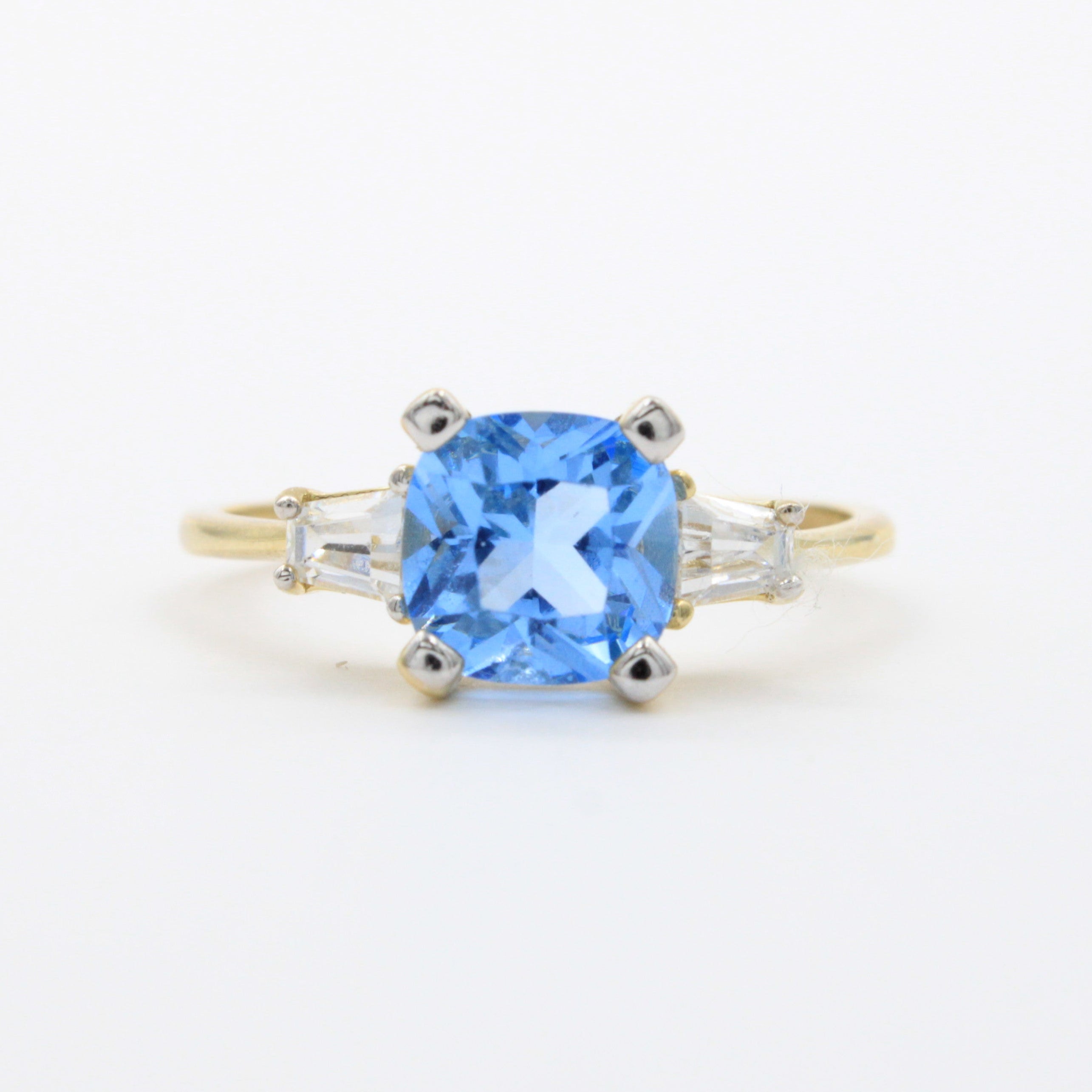 Anillo de Oro 14k Diseño Elegante Especial con Zirconia de Corte Brillante en Tono Azul mod. 10769