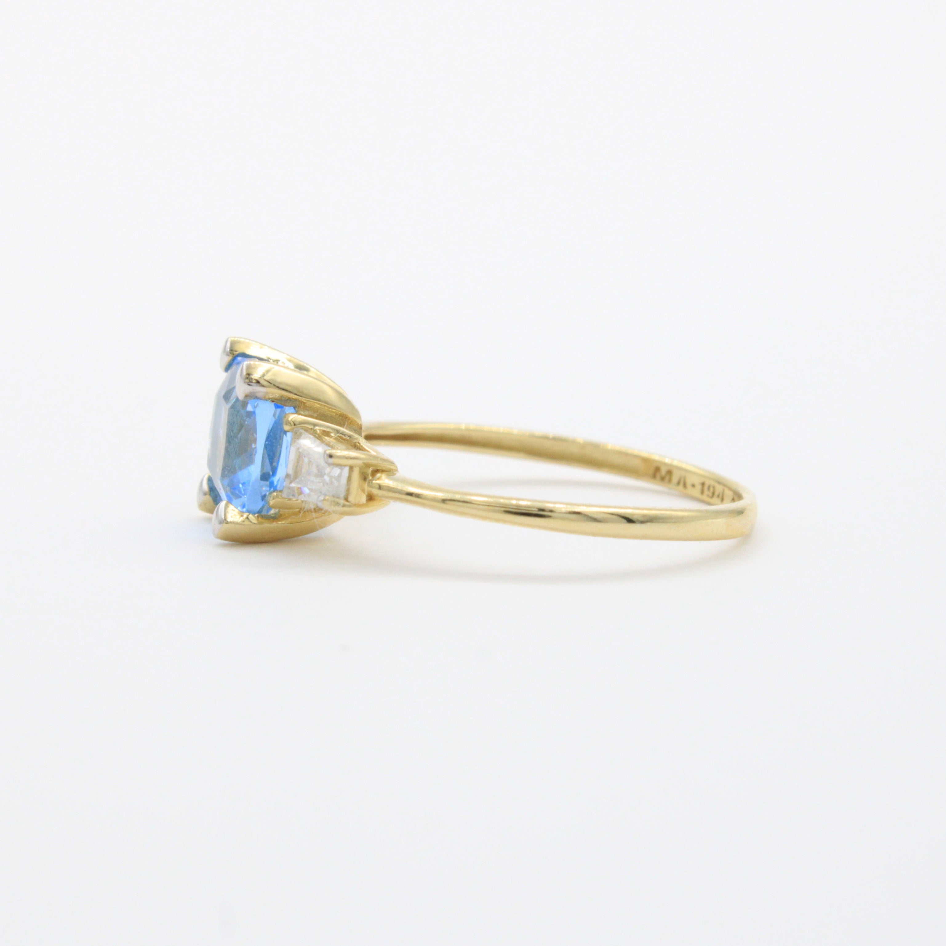 Anillo de Oro 14k Diseño Elegante Especial con Zirconia de Corte Brillante en Tono Azul mod. 10769
