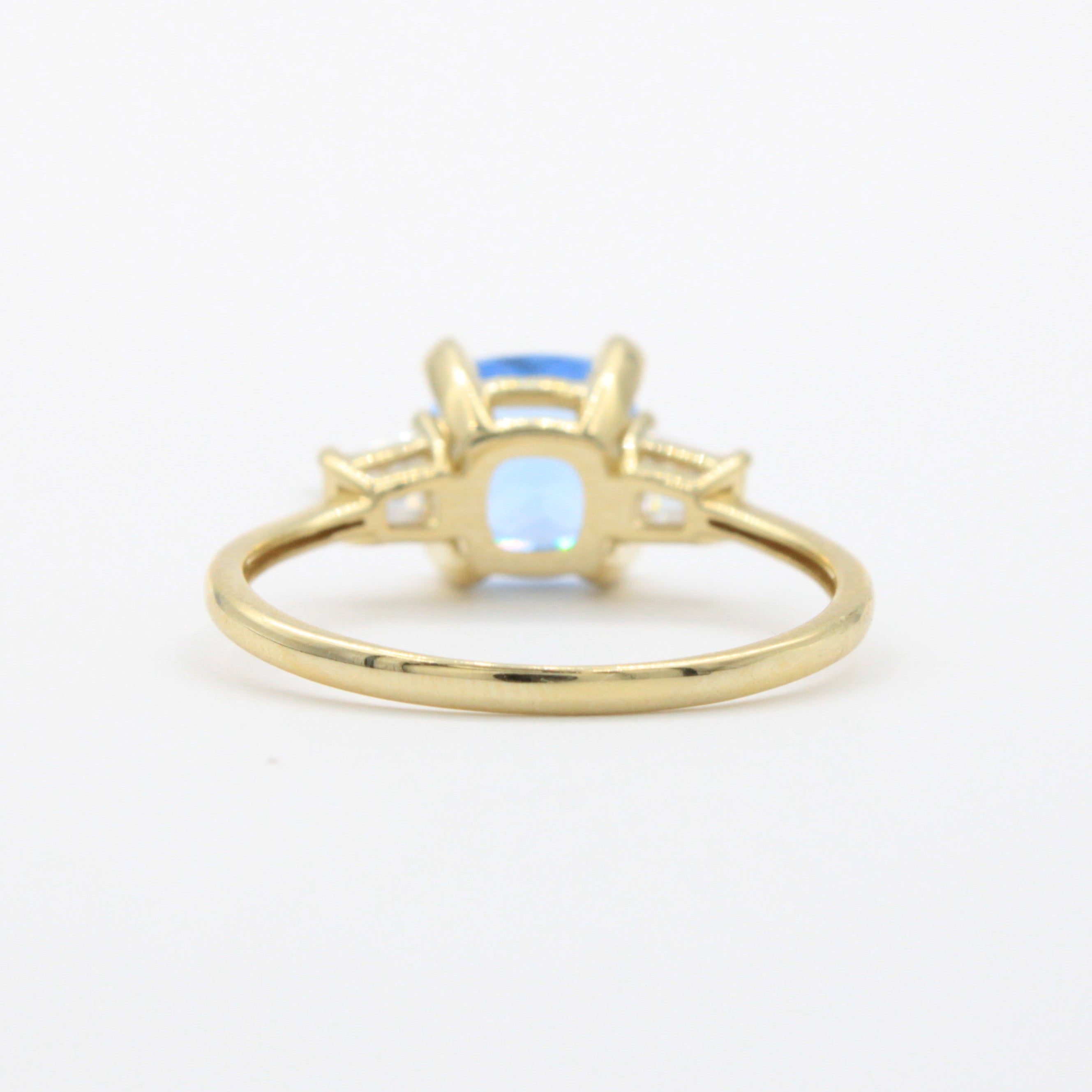 Anillo de Oro 14k Diseño Elegante Especial con Zirconia de Corte Brillante en Tono Azul mod. 10769
