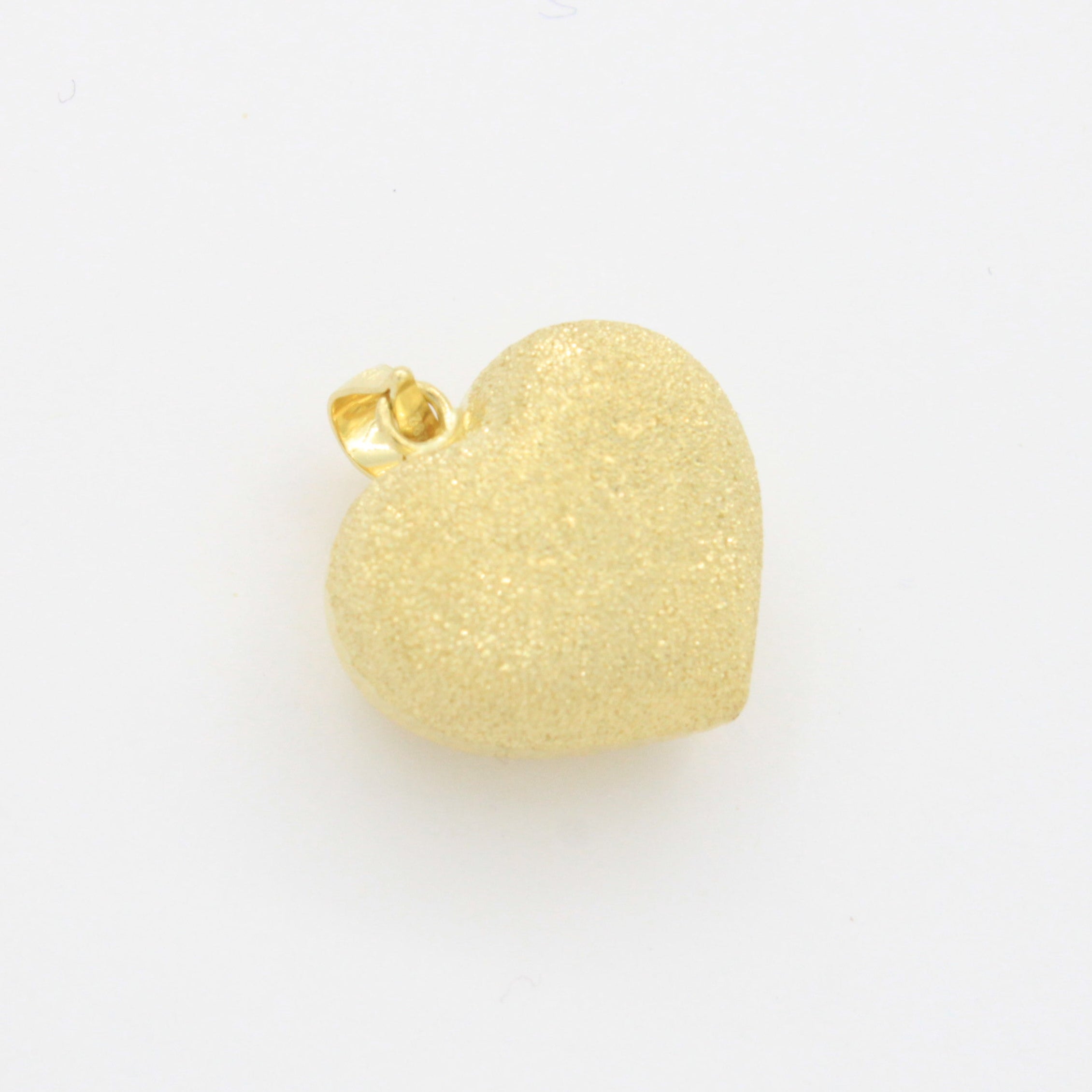 Dije de Oro 14k Corazón Doble Vista Escarchada y Diamantada de Diseño Hueco mod. 10811
