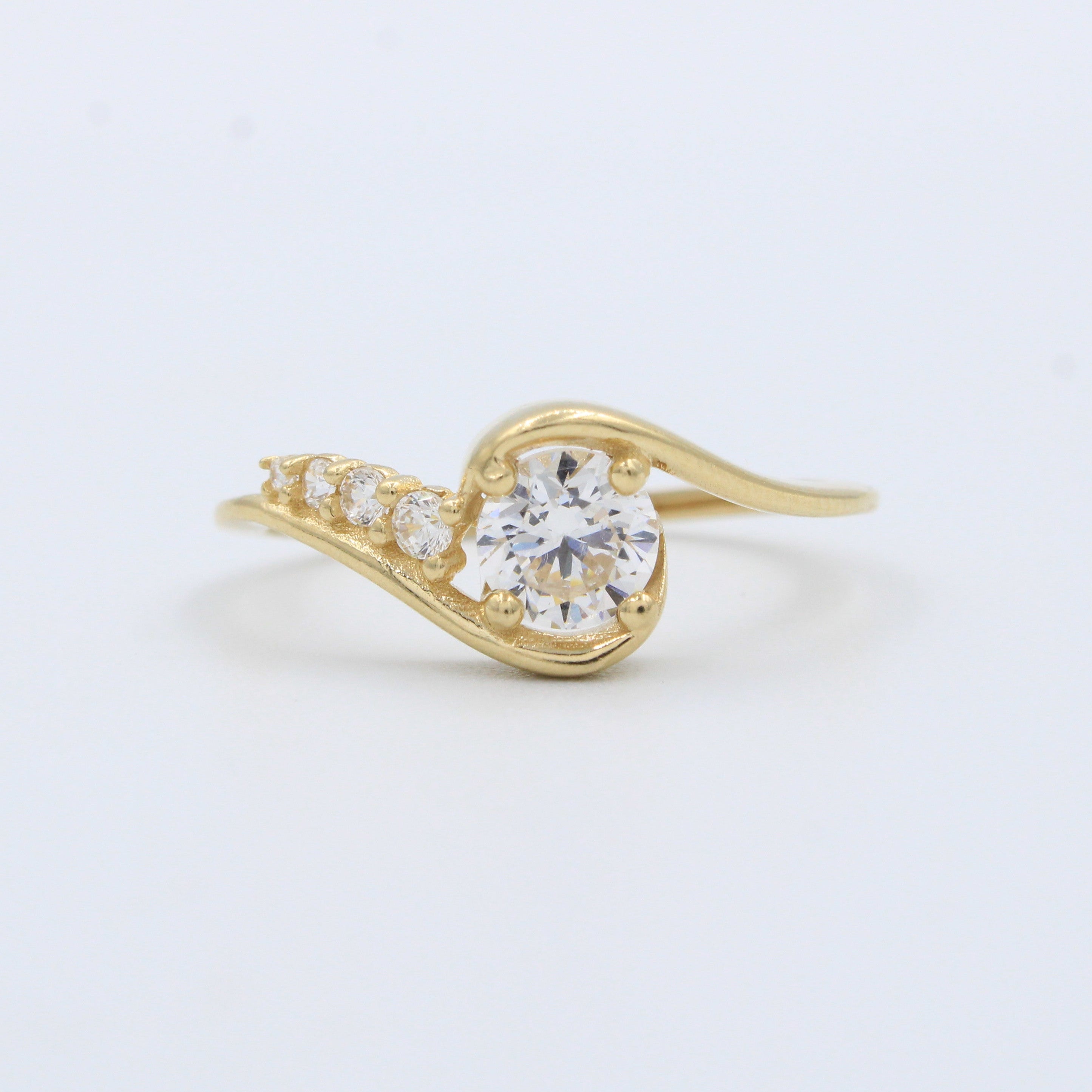 Anillo de Compromiso en Oro 14k Modelo Cruzado con Zirconias Finas mod. 10215