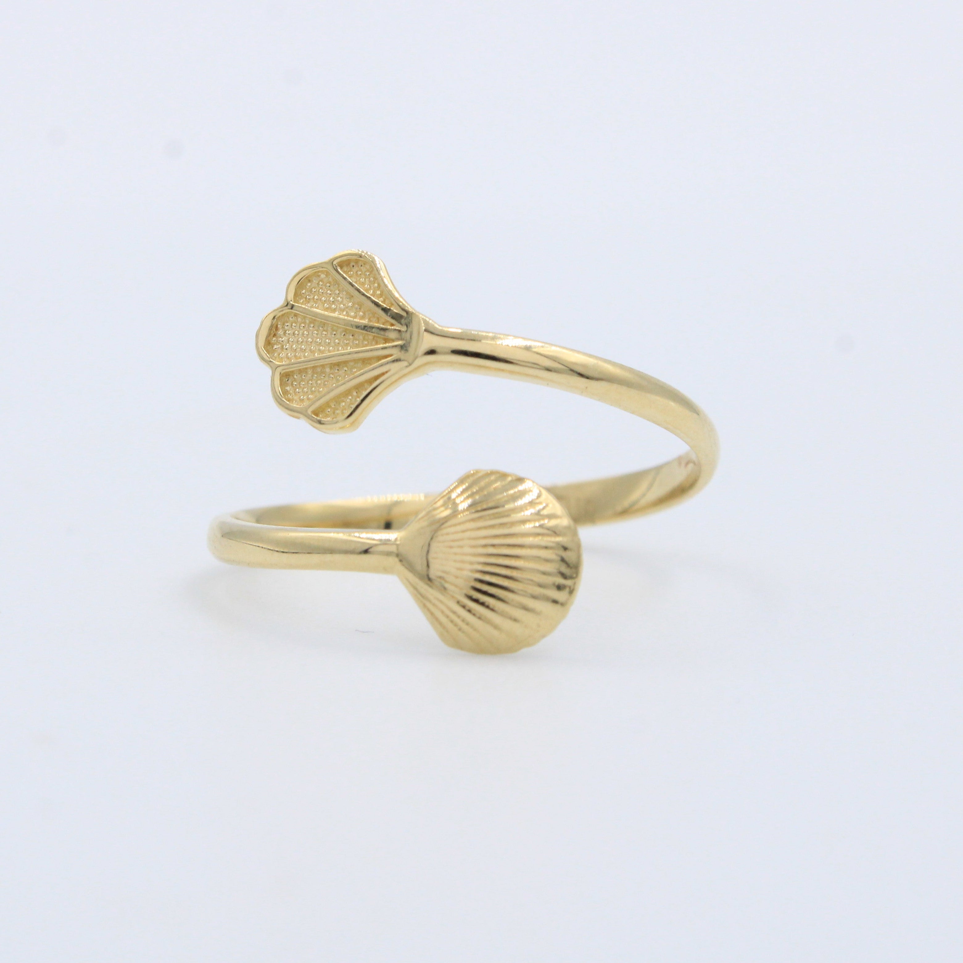 Anillo de Oro 14k Estilo Abierto con Conchas Brillantes mod. 10221