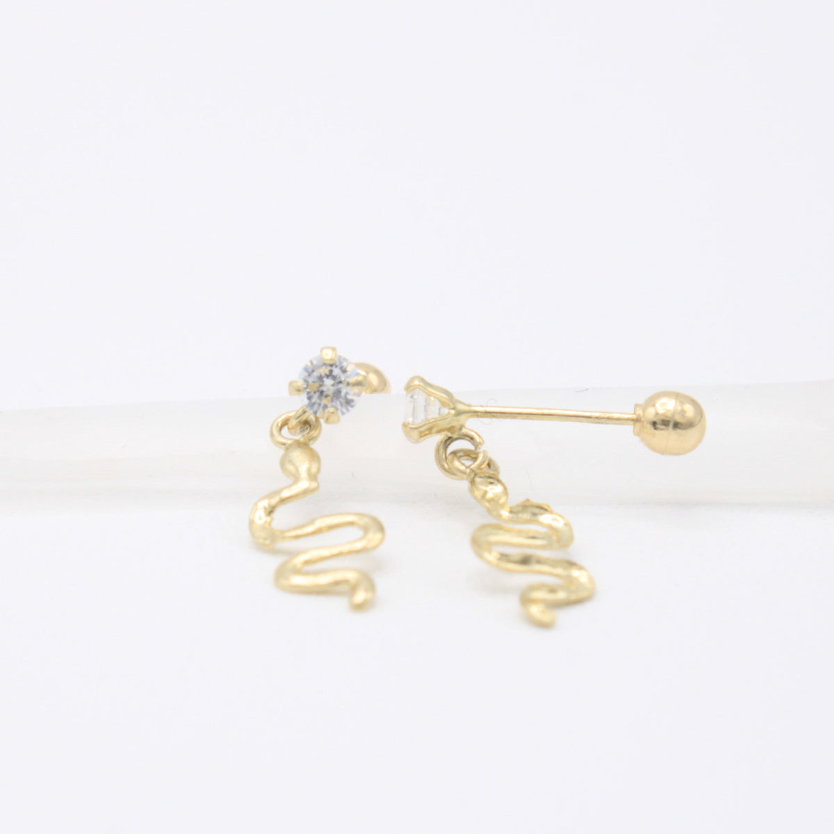 Broquel 10k Serpiente Colgante con Zirconia Mod. 11132