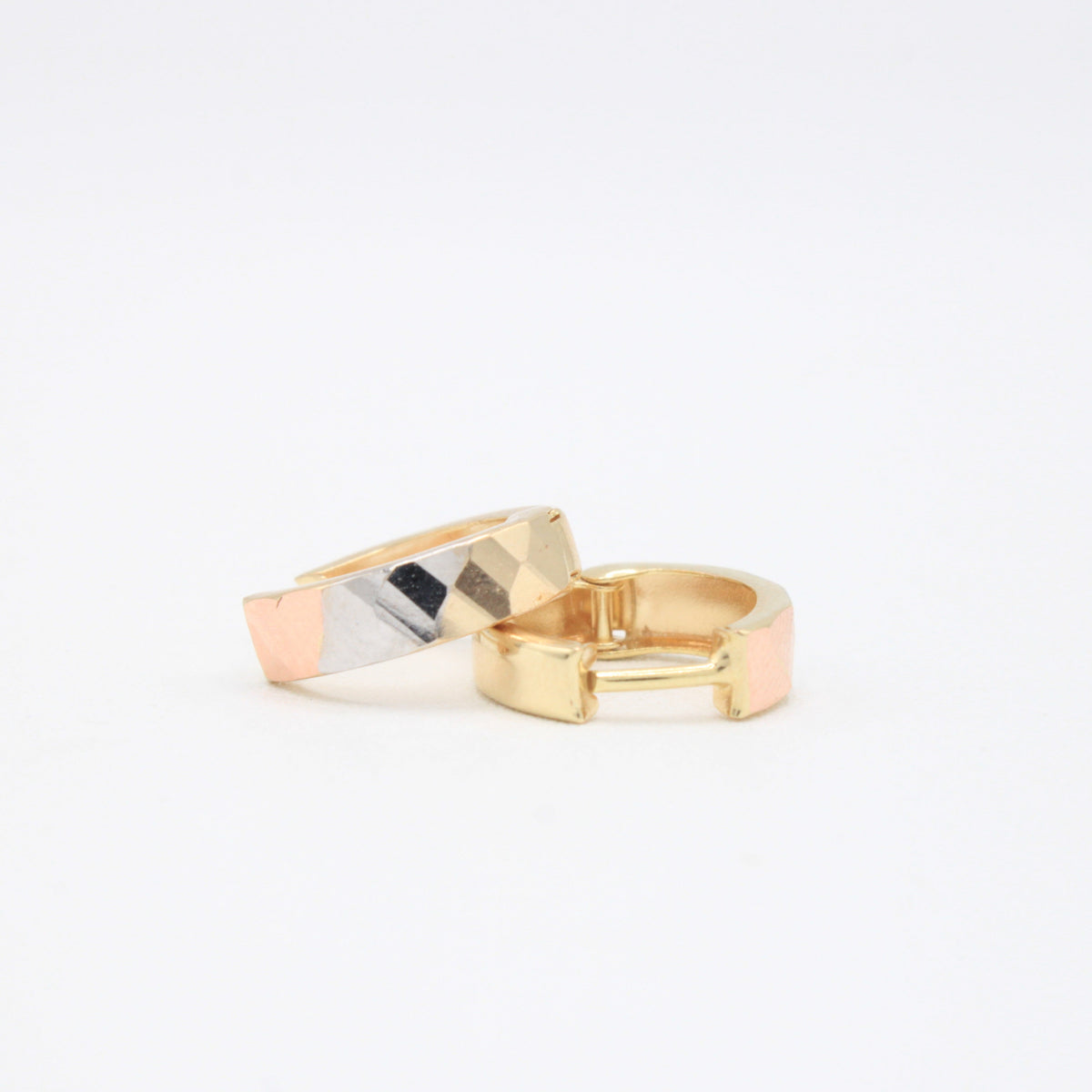 Grapa de Oro 14k Delgada con Facetado Florentino mod. 11137