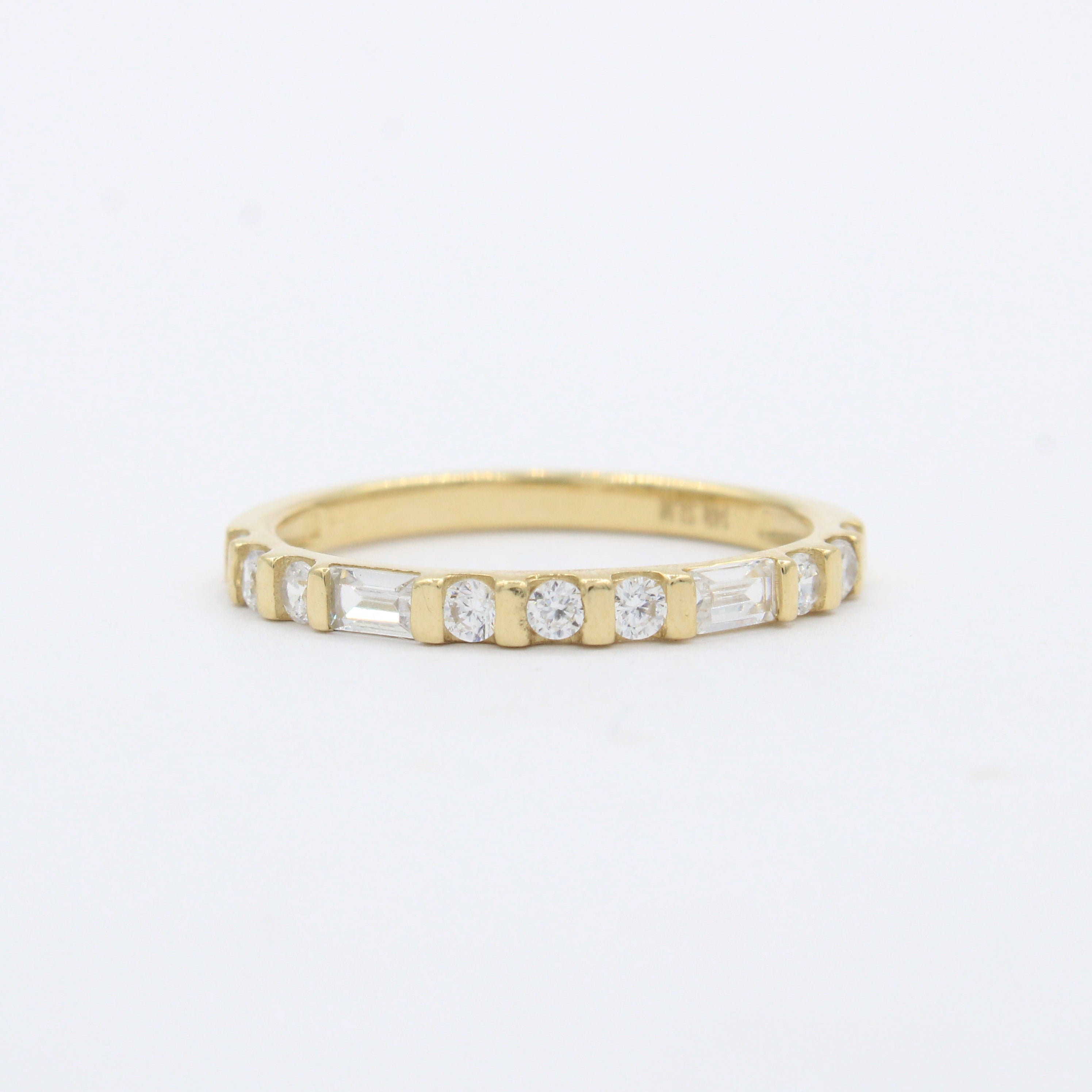 Anillo de Oro 14k Diseño Fino con Zirconias Brillantes mod. 10233