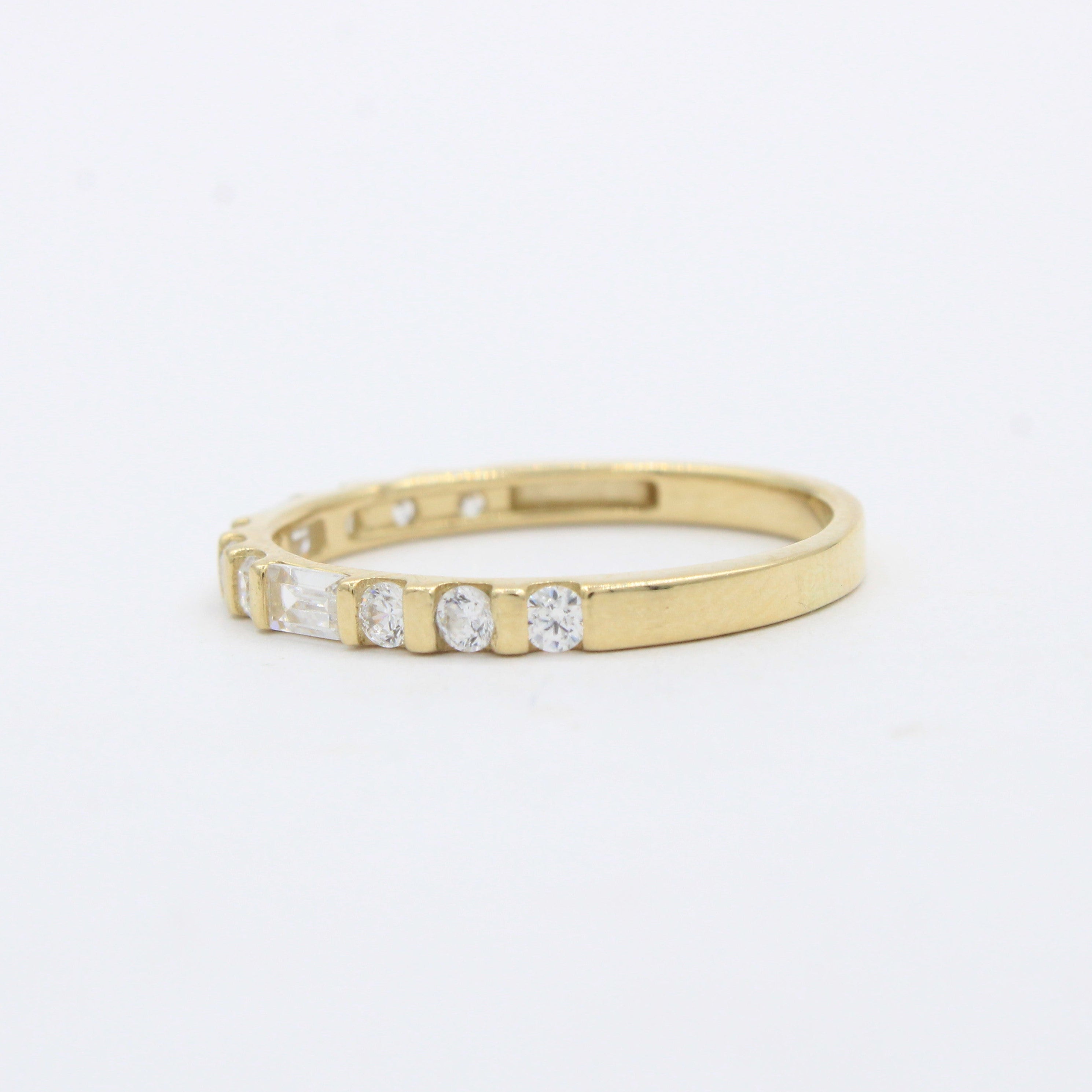 Anillo de Oro 14k Diseño Fino con Zirconias Brillantes mod. 10233
