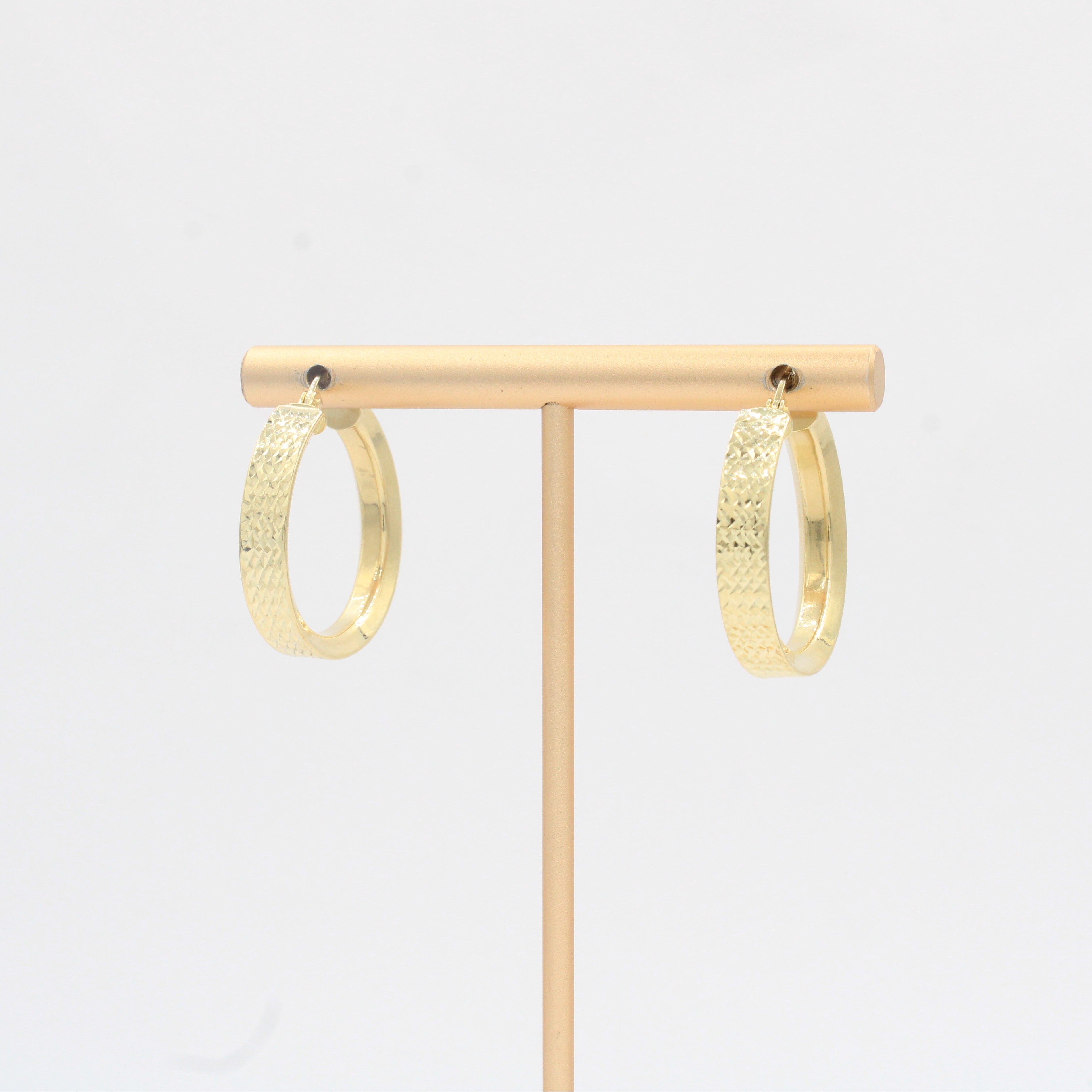 Arracada de Oro 14k Diseño Redondo Estilo Inflado Hueco con Diamantado Exterior mod. 10309